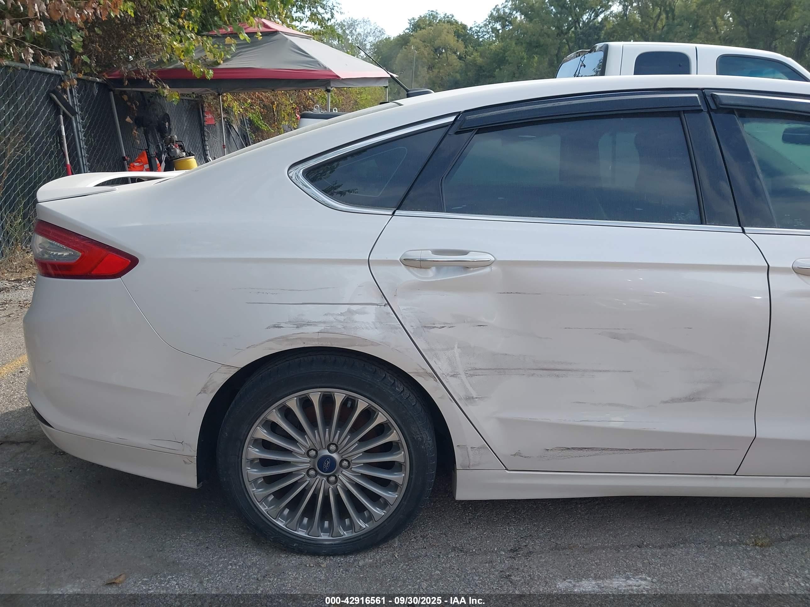 2015 Ford Fusion Energi Titanium White vin: 3FA6P0SU3FR263944