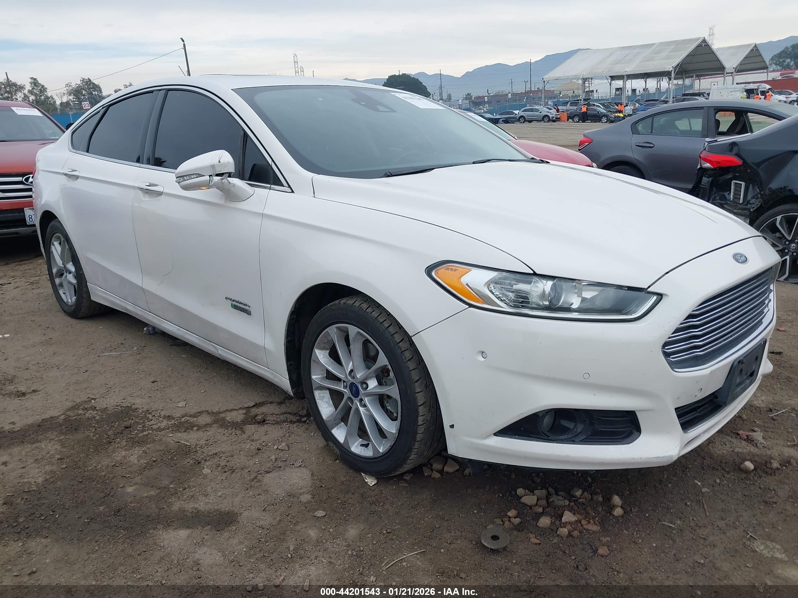 2013 Ford Fusion Energi Titanium Белый vin: 3FA6P0SU4DR242226