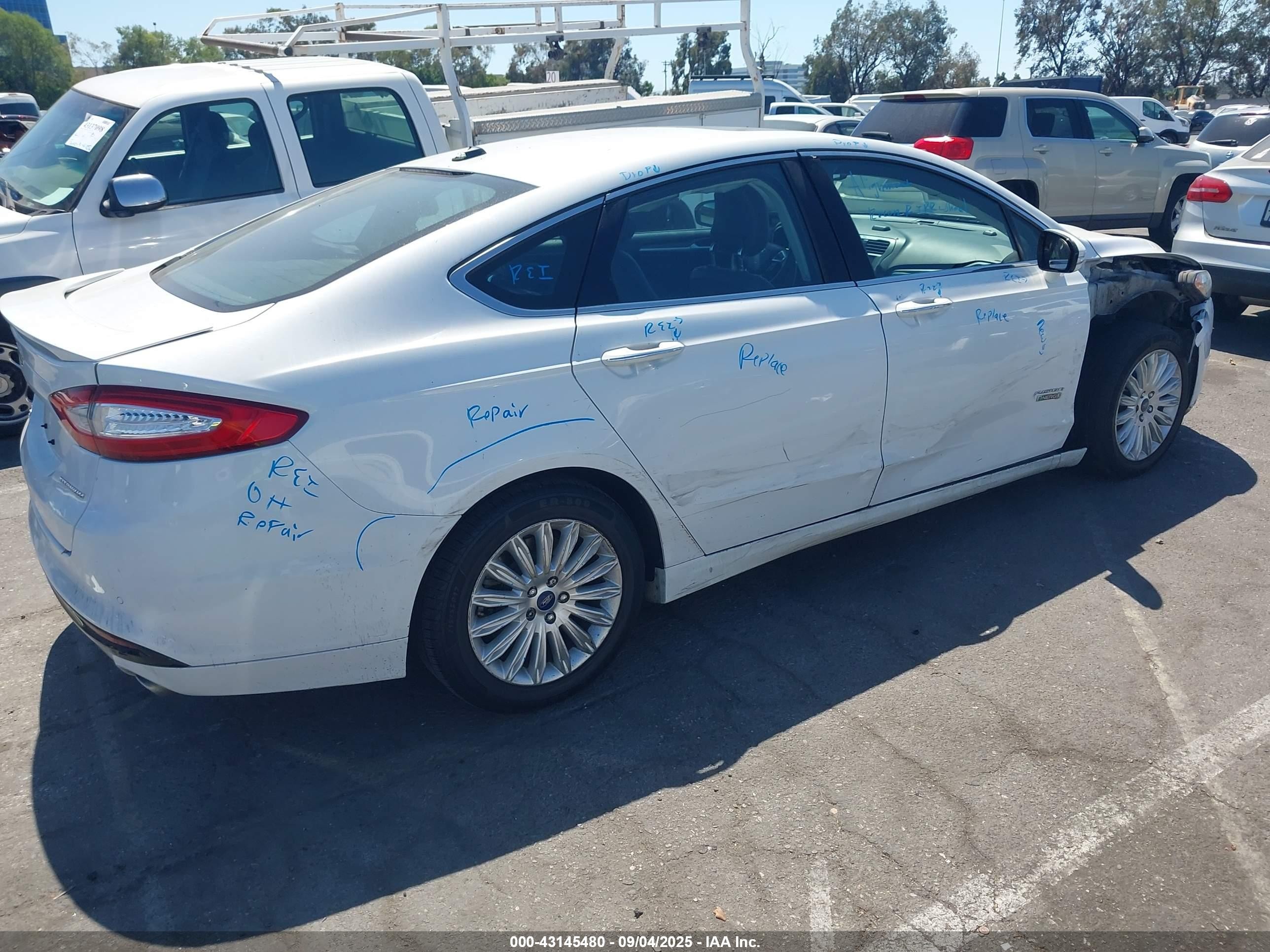 2013 Ford Fusion Energi Titanium Белый vin: 3FA6P0SU4DR373687