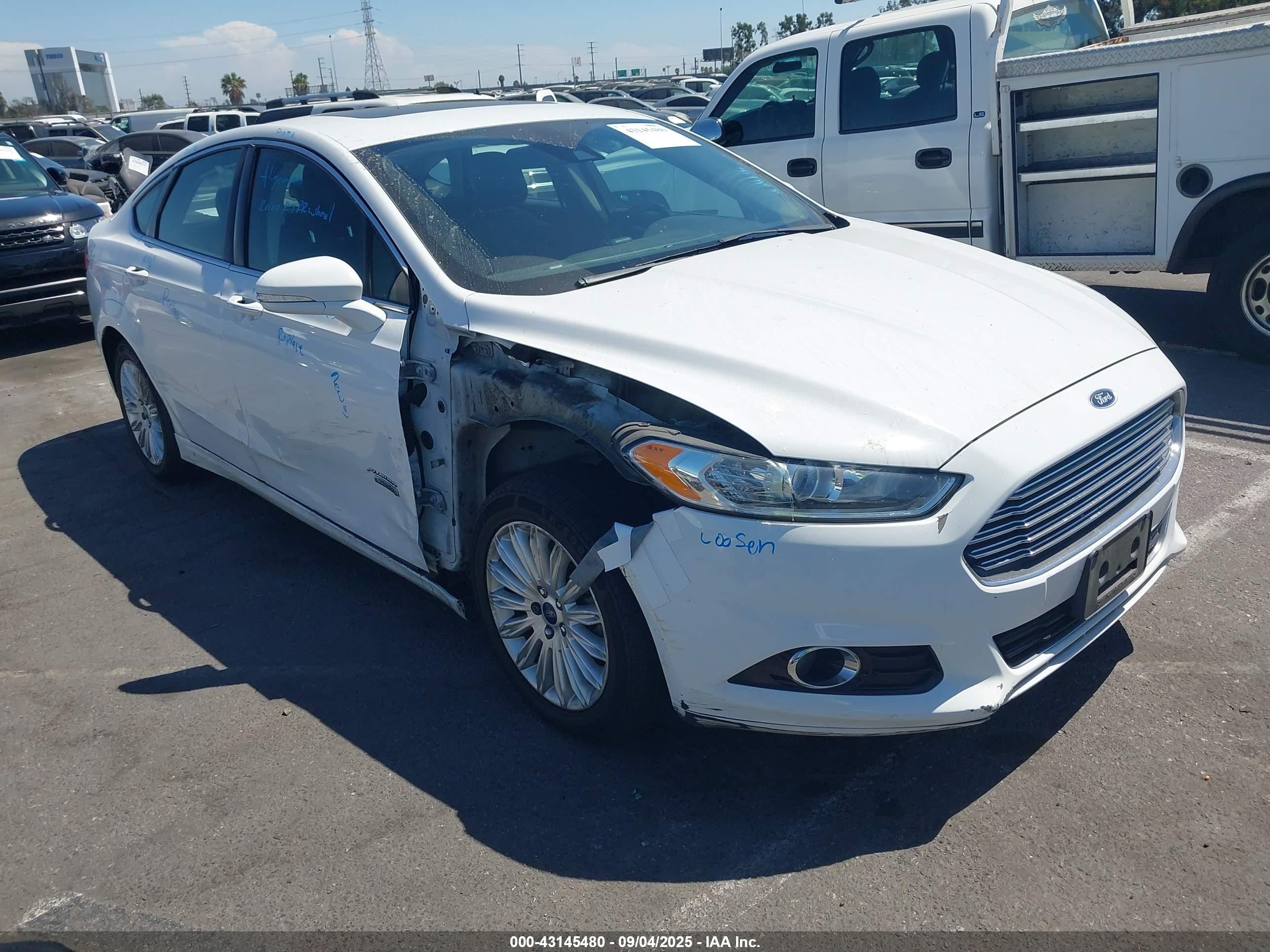 2013 Ford Fusion Energi Titanium White vin: 3FA6P0SU4DR373687