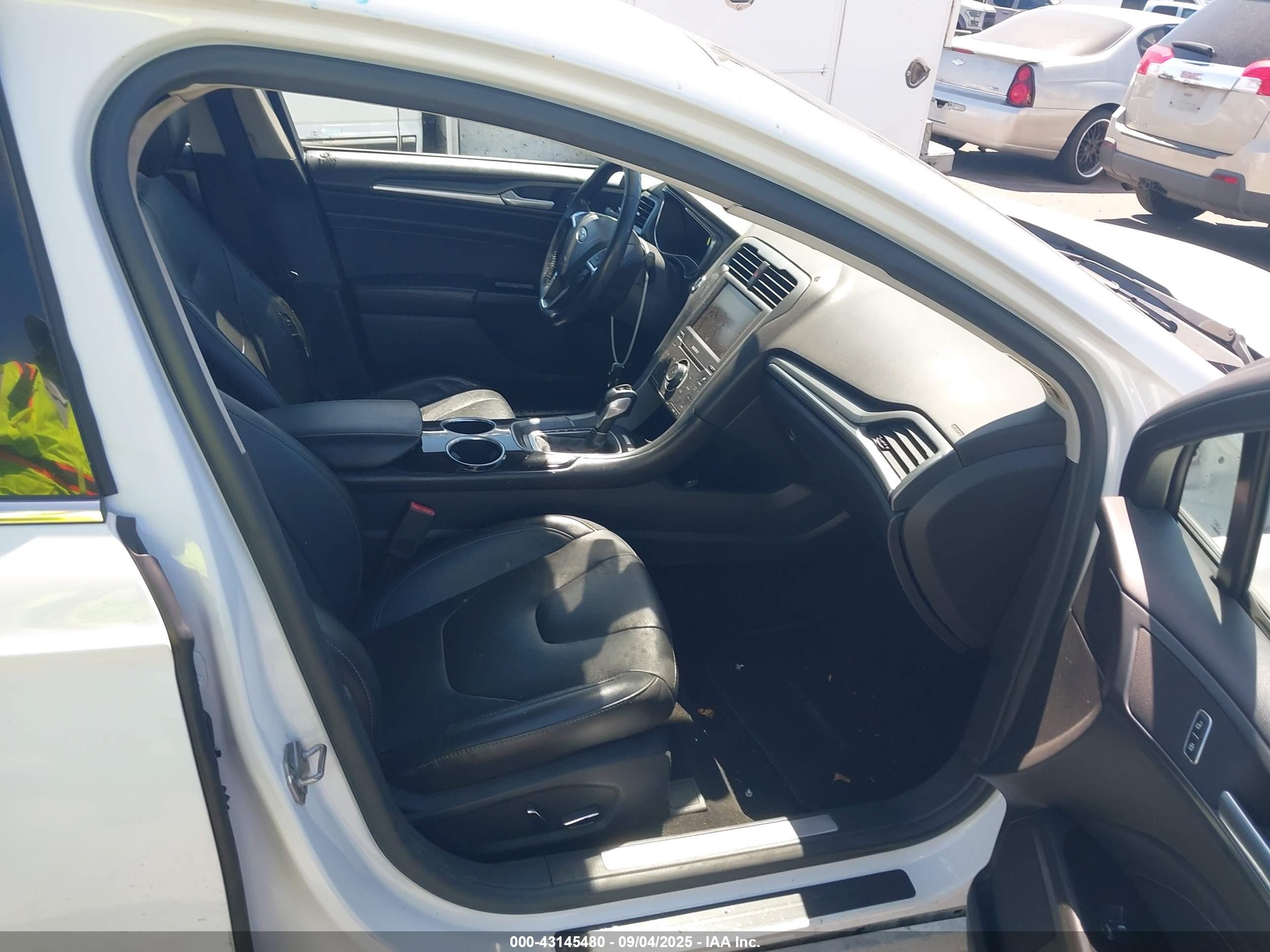 2013 Ford Fusion Energi Titanium Белый vin: 3FA6P0SU4DR373687
