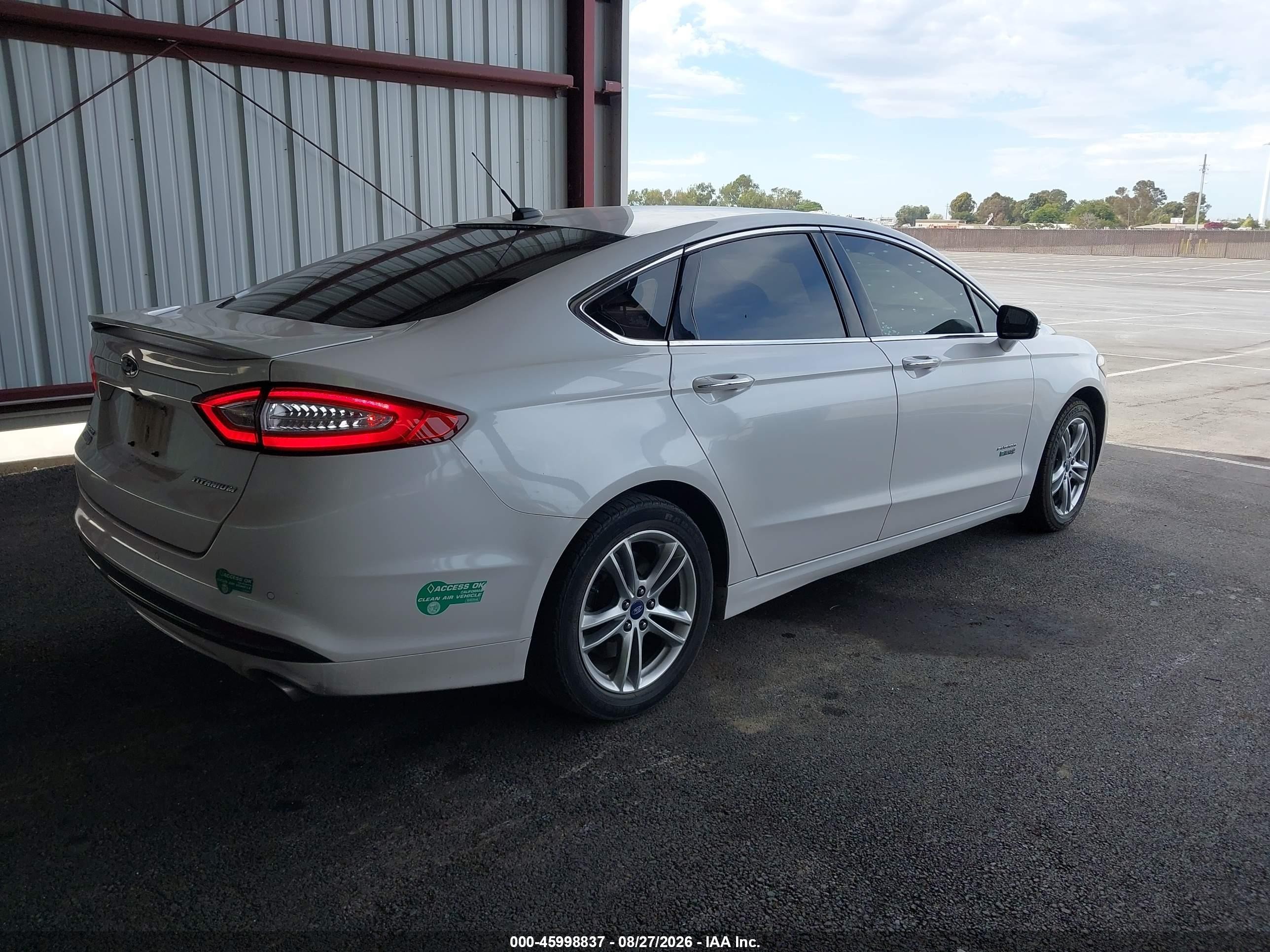 2015 Ford Fusion Energi Titanium White vin: 3FA6P0SU4FR137432