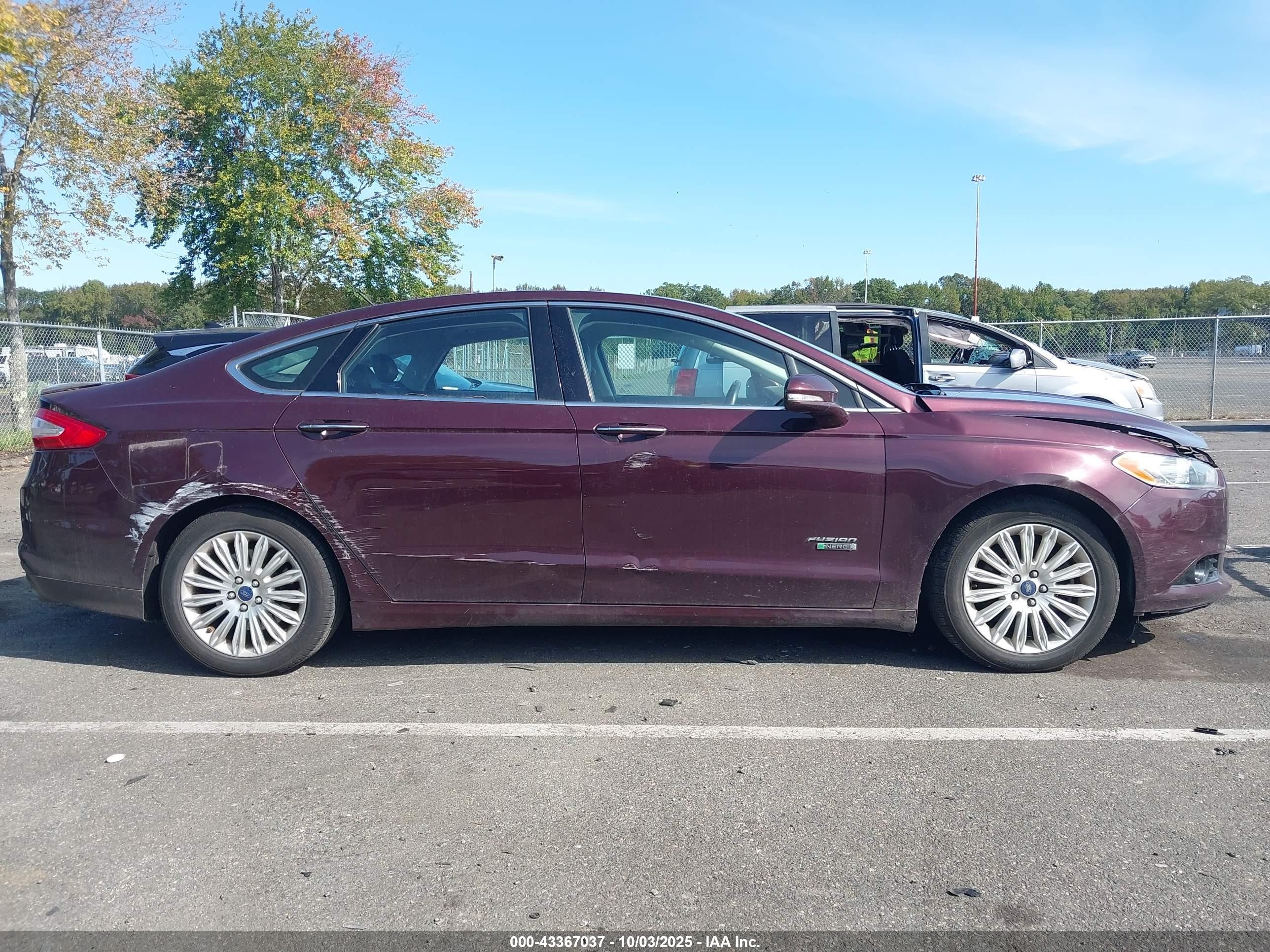 2013 Ford Fusion Energi Titanium Burgundy vin: 3FA6P0SU5DR373584