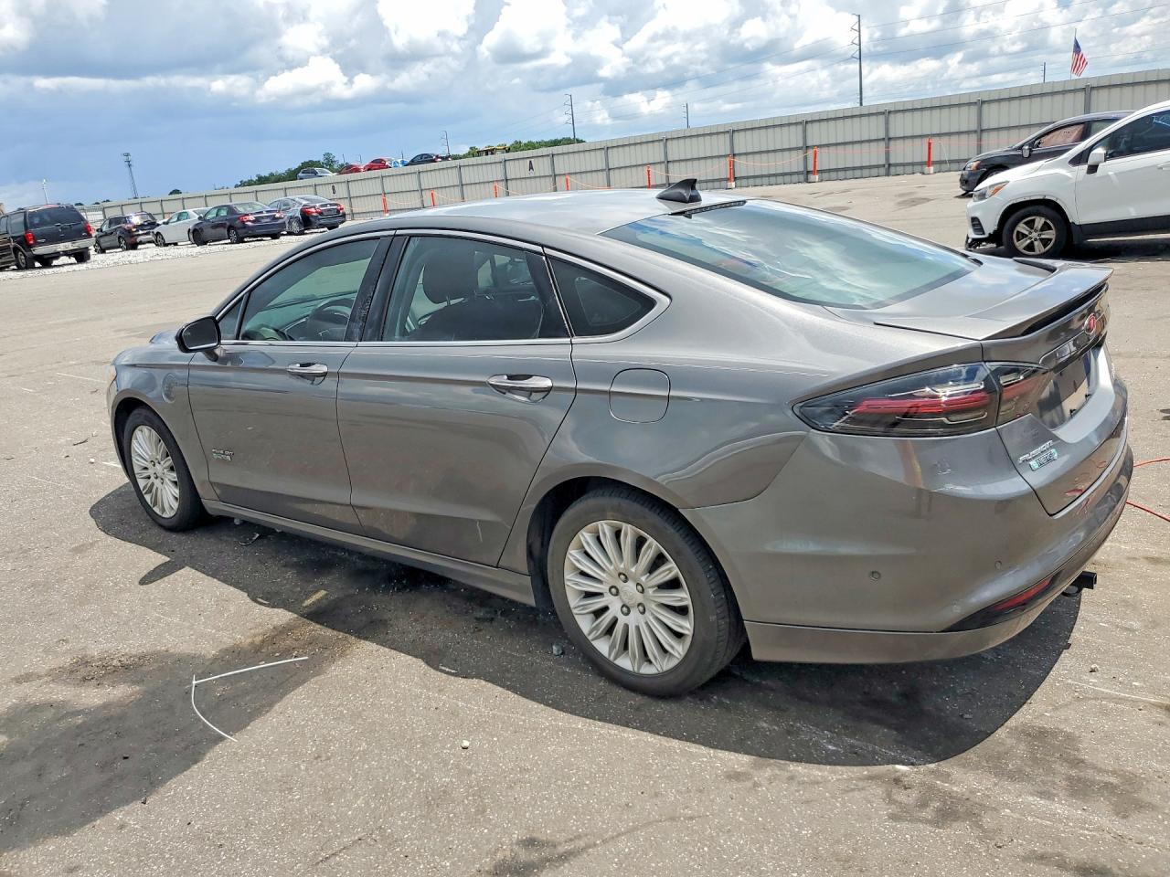 2014 Ford Fusion Titanium Phev Серый vin: 3FA6P0SU5ER288830