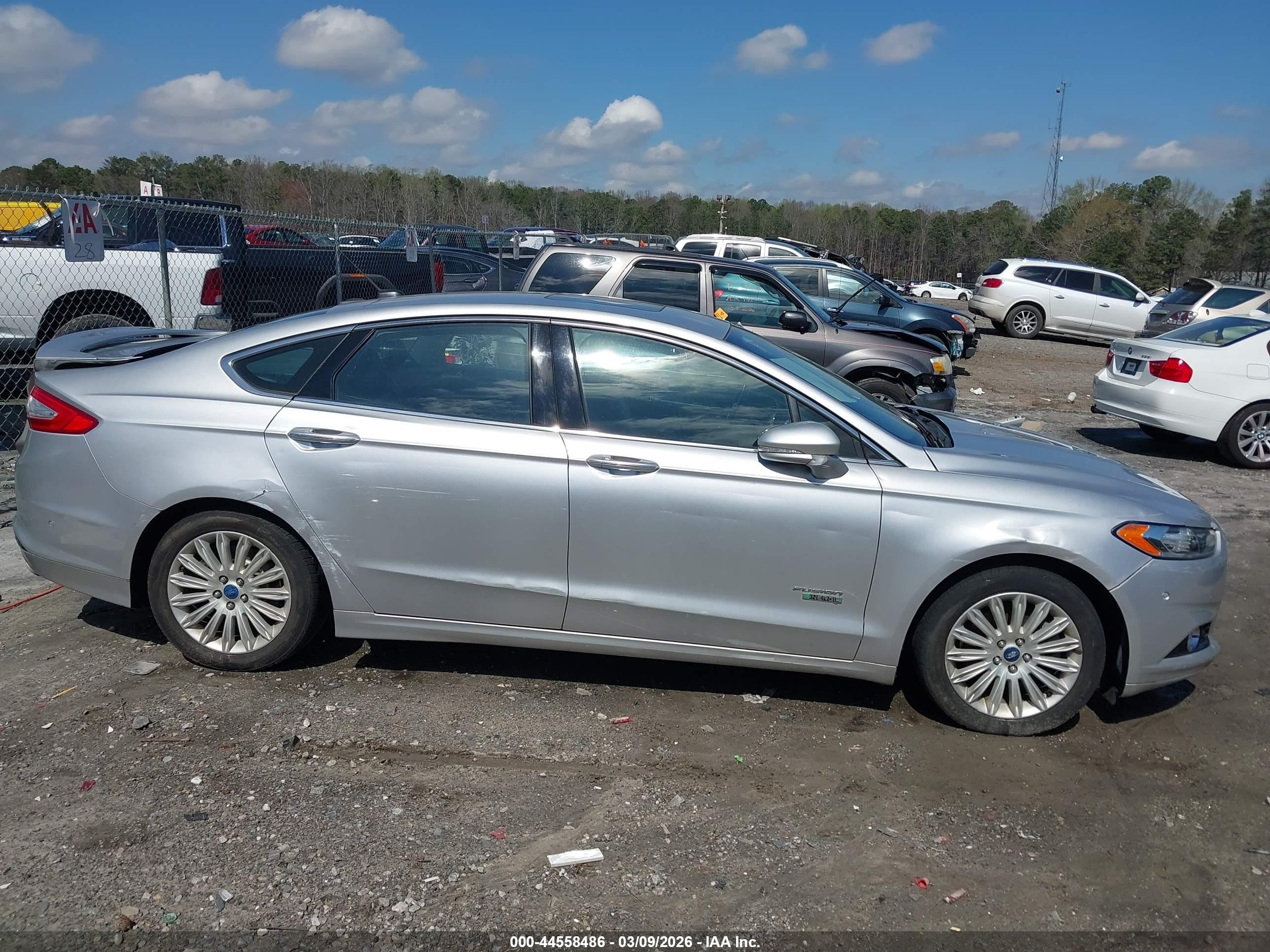 2013 Ford Fusion Energi Titanium Серебряный vin: 3FA6P0SU7DR240762