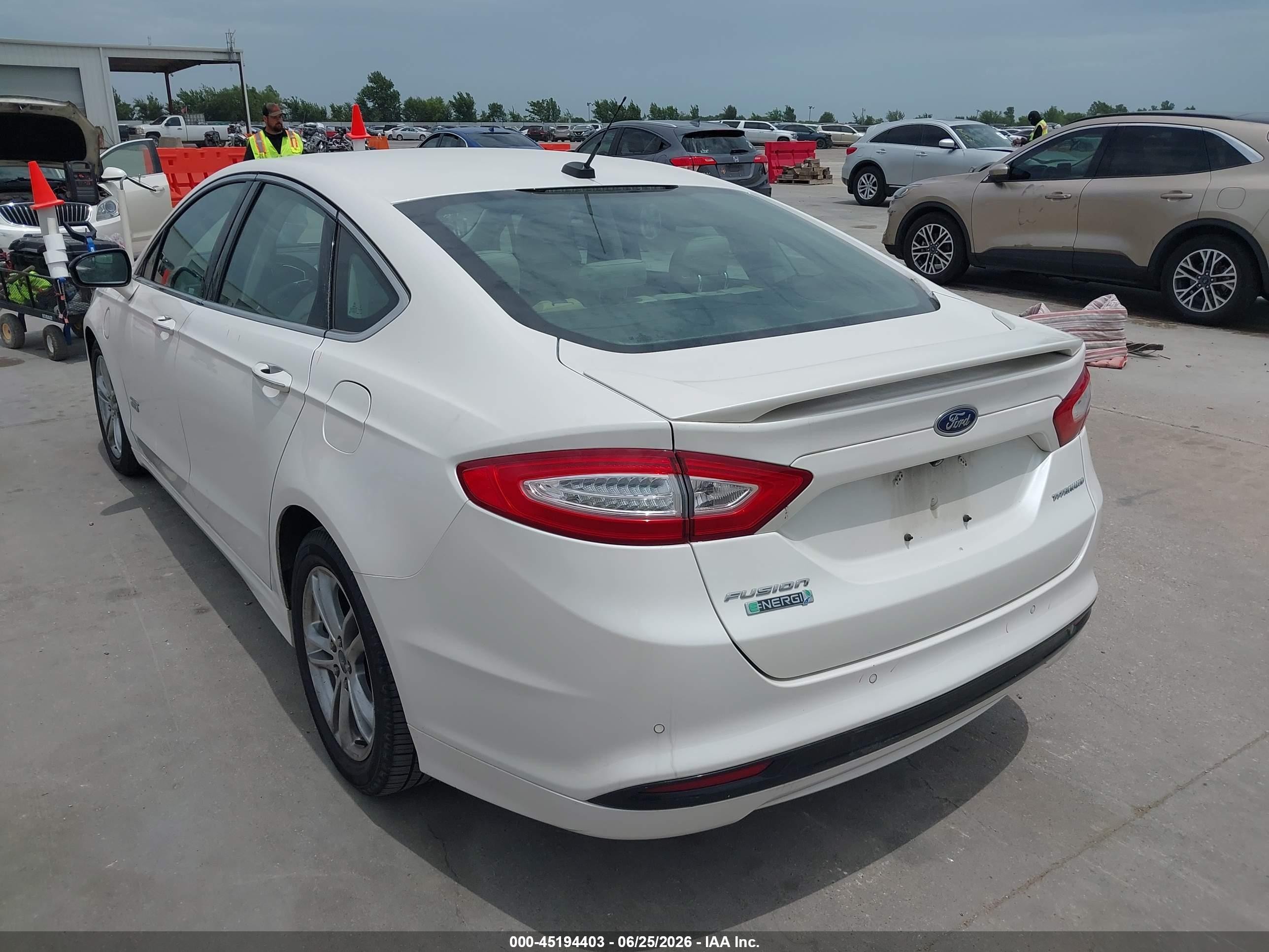 2015 Ford Fusion Energi Titanium White vin: 3FA6P0SUXFR192077