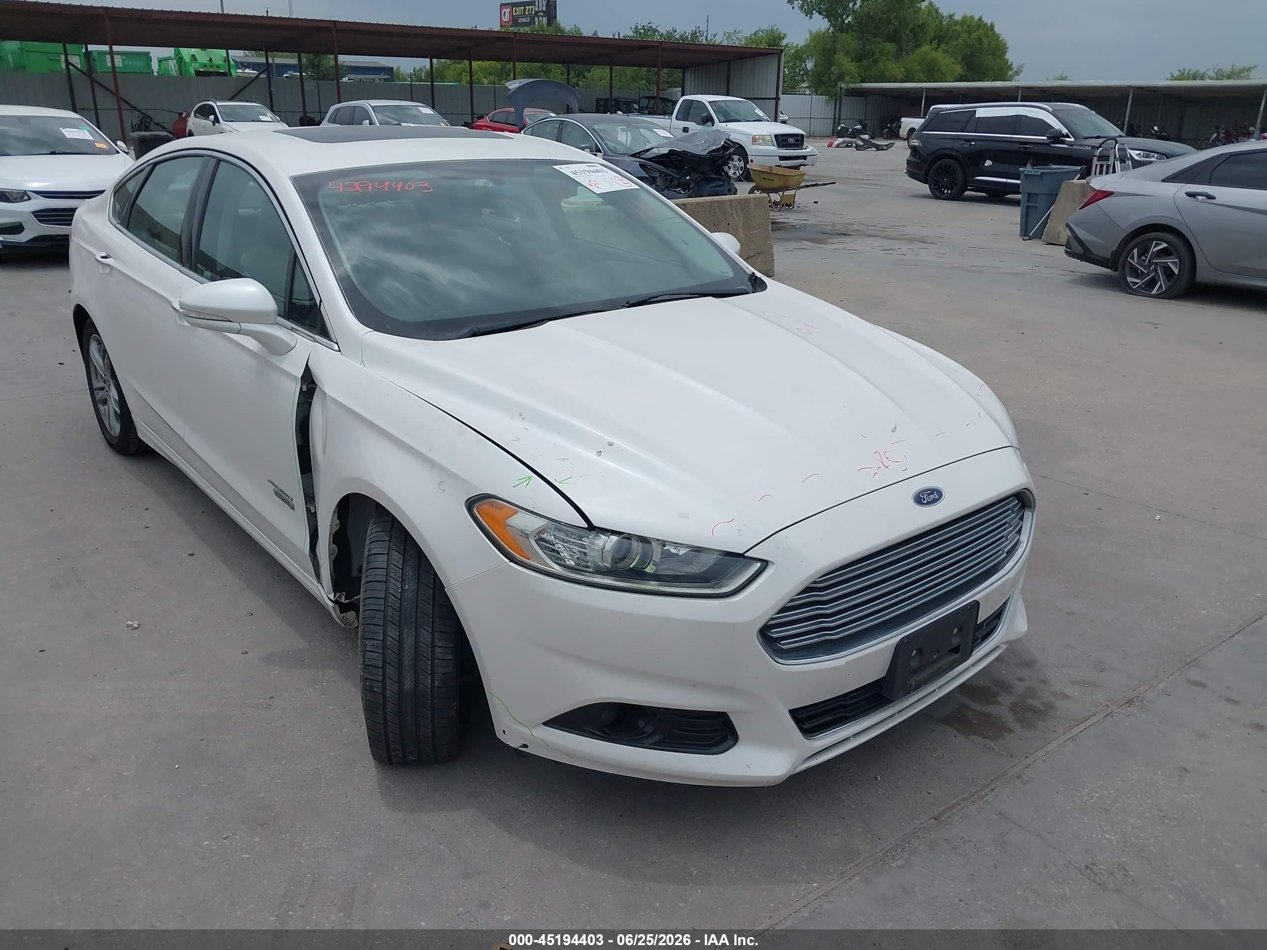 2015 Ford Fusion Energi Titanium White vin: 3FA6P0SUXFR192077