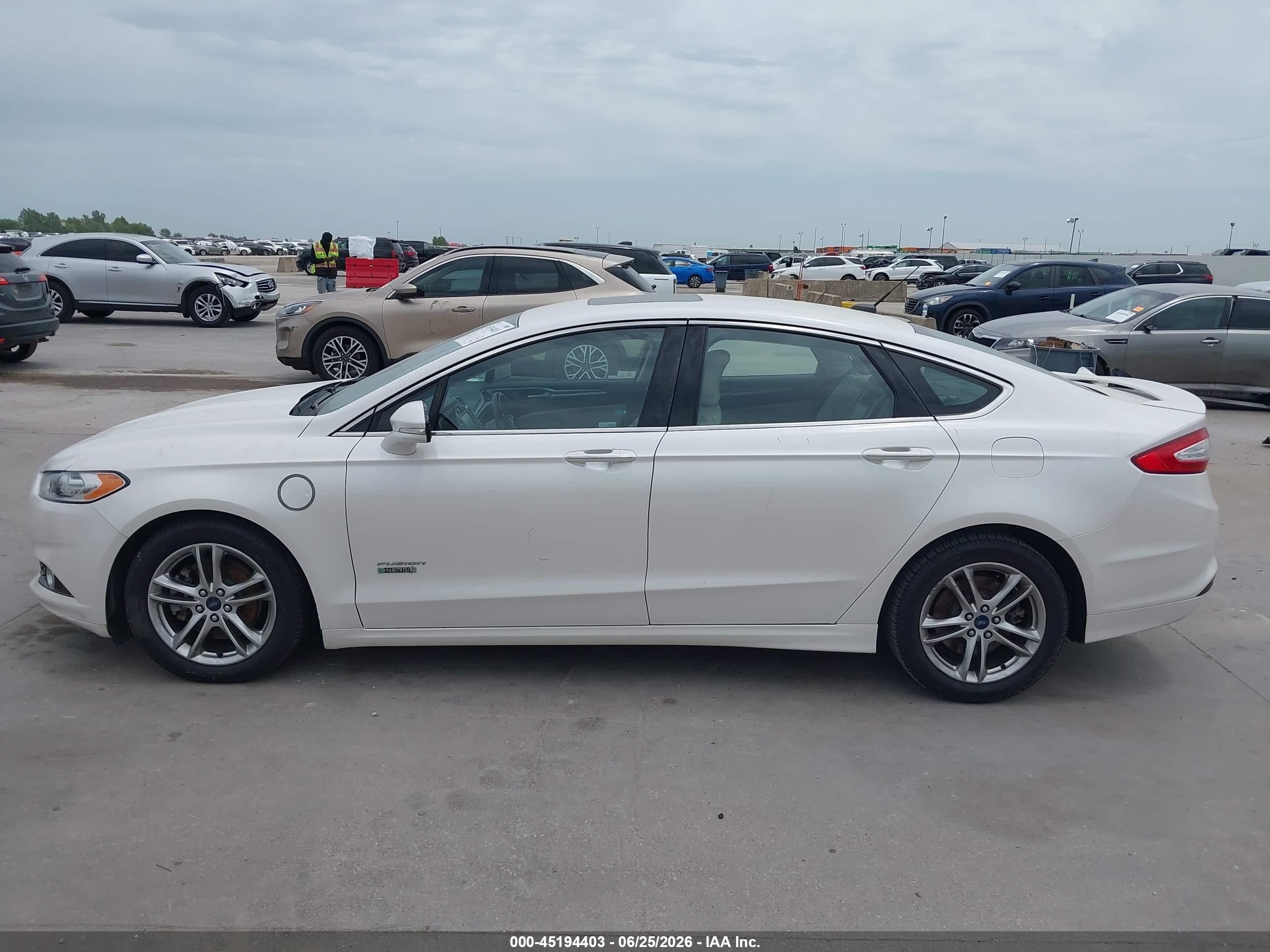 2015 Ford Fusion Energi Titanium White vin: 3FA6P0SUXFR192077