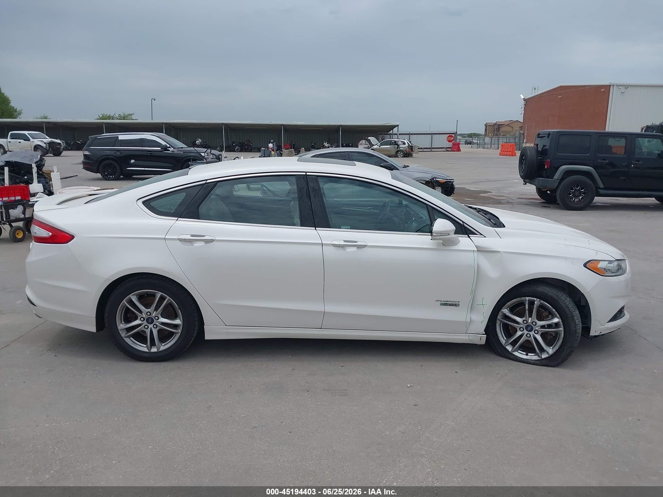 2015 Ford Fusion Energi Titanium White vin: 3FA6P0SUXFR192077