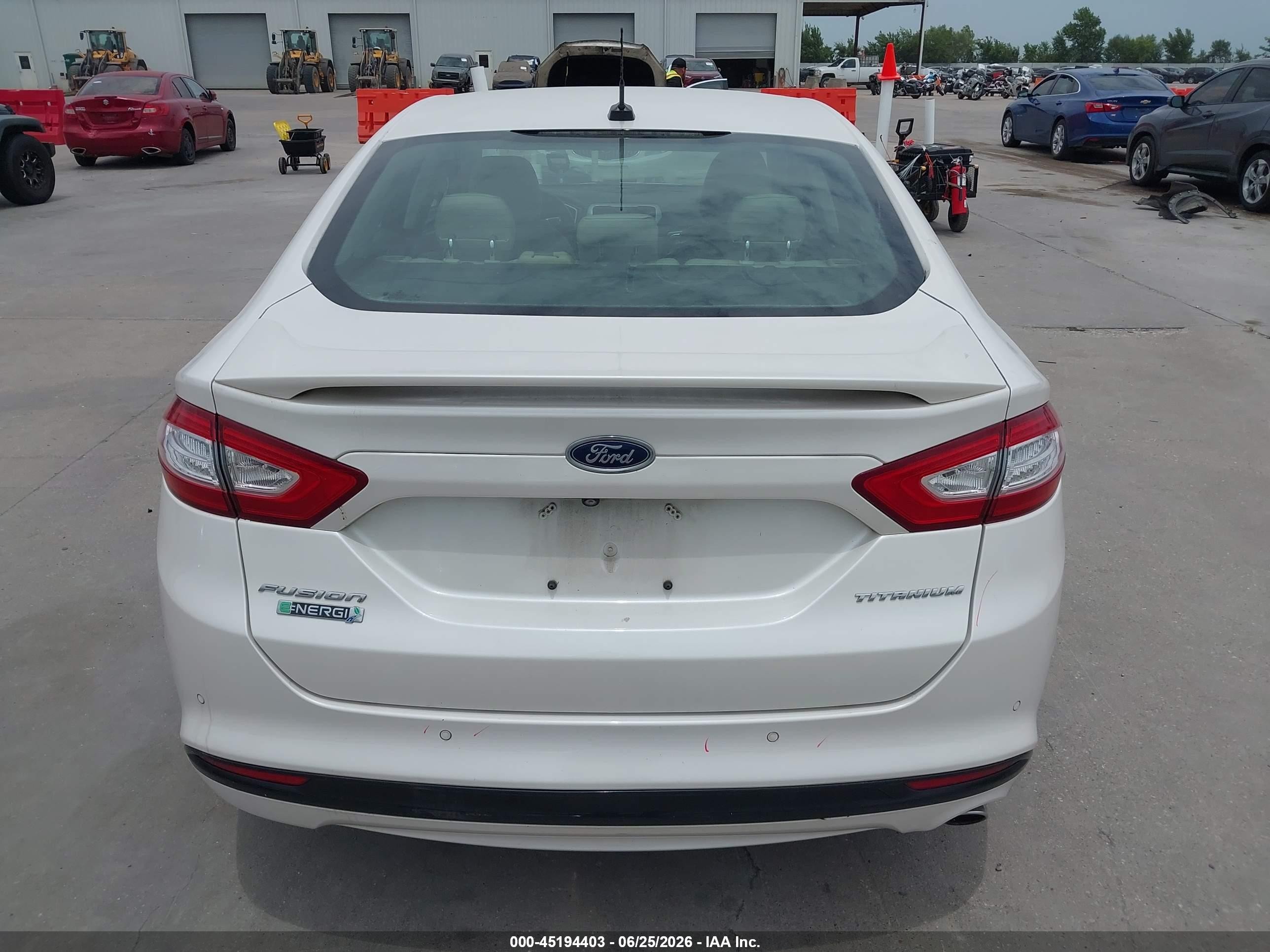 2015 Ford Fusion Energi Titanium White vin: 3FA6P0SUXFR192077