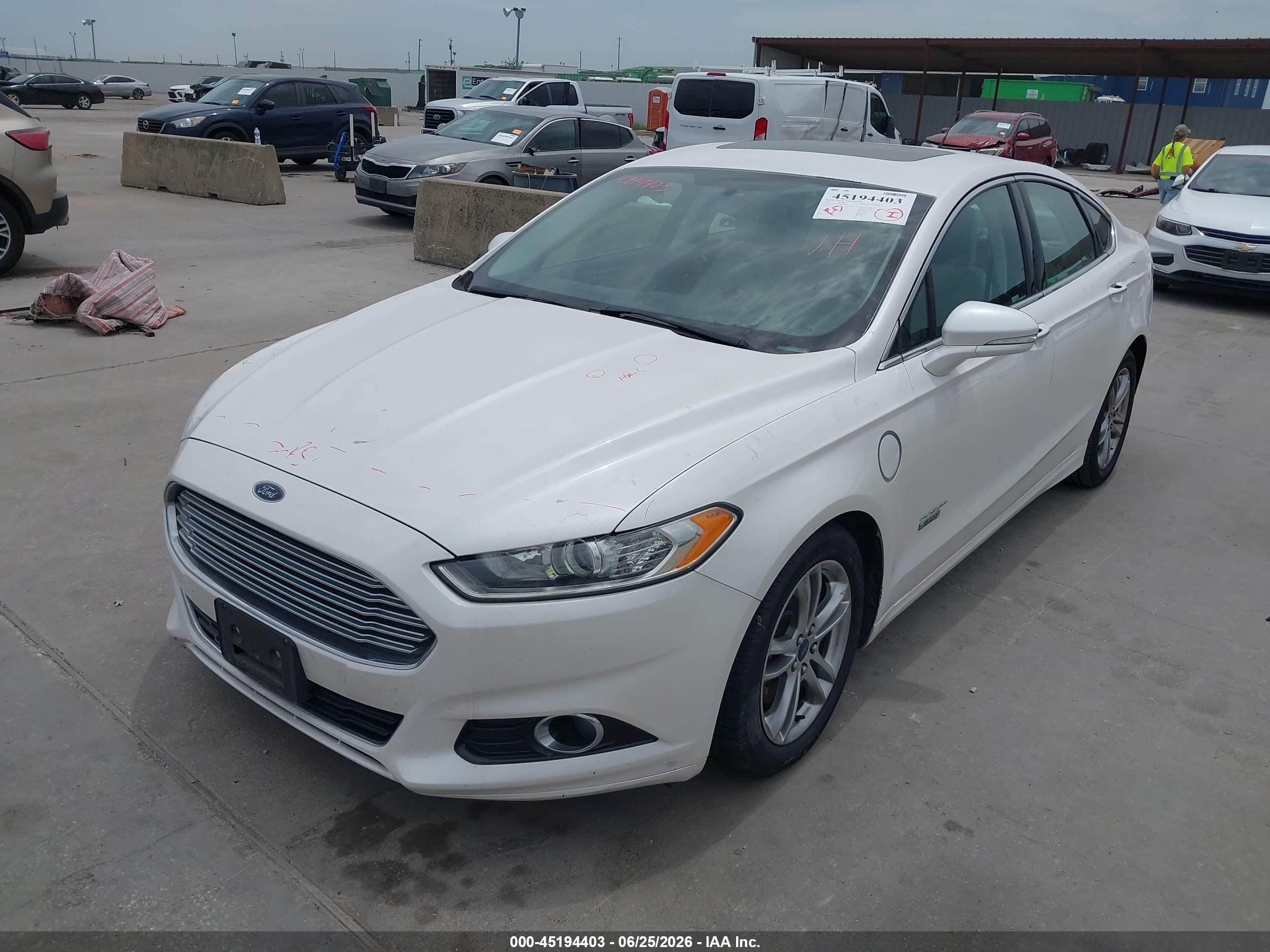 2015 Ford Fusion Energi Titanium White vin: 3FA6P0SUXFR192077