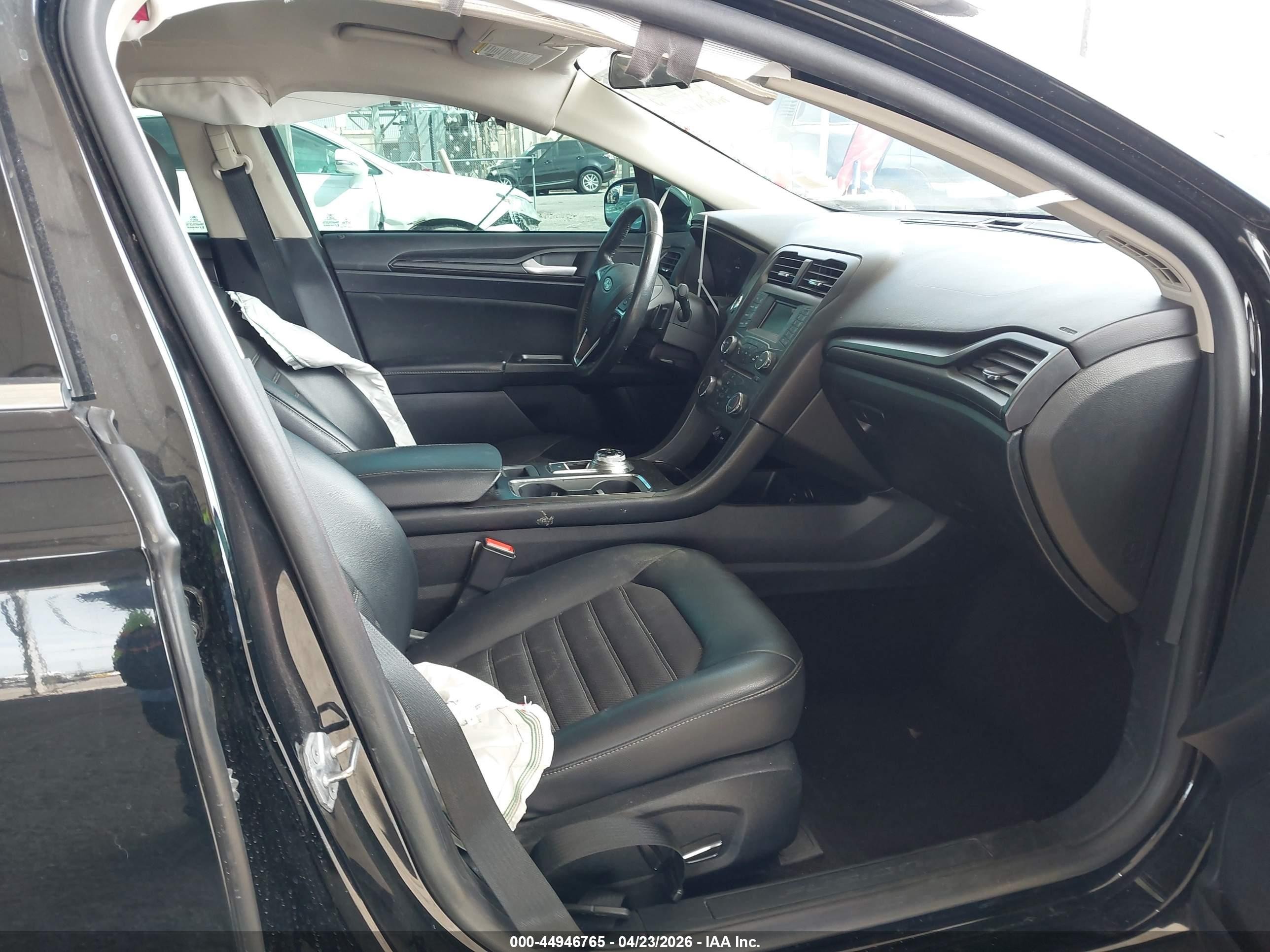 2018 Ford Fusion Se Black vin: 3FA6P0T90JR127788