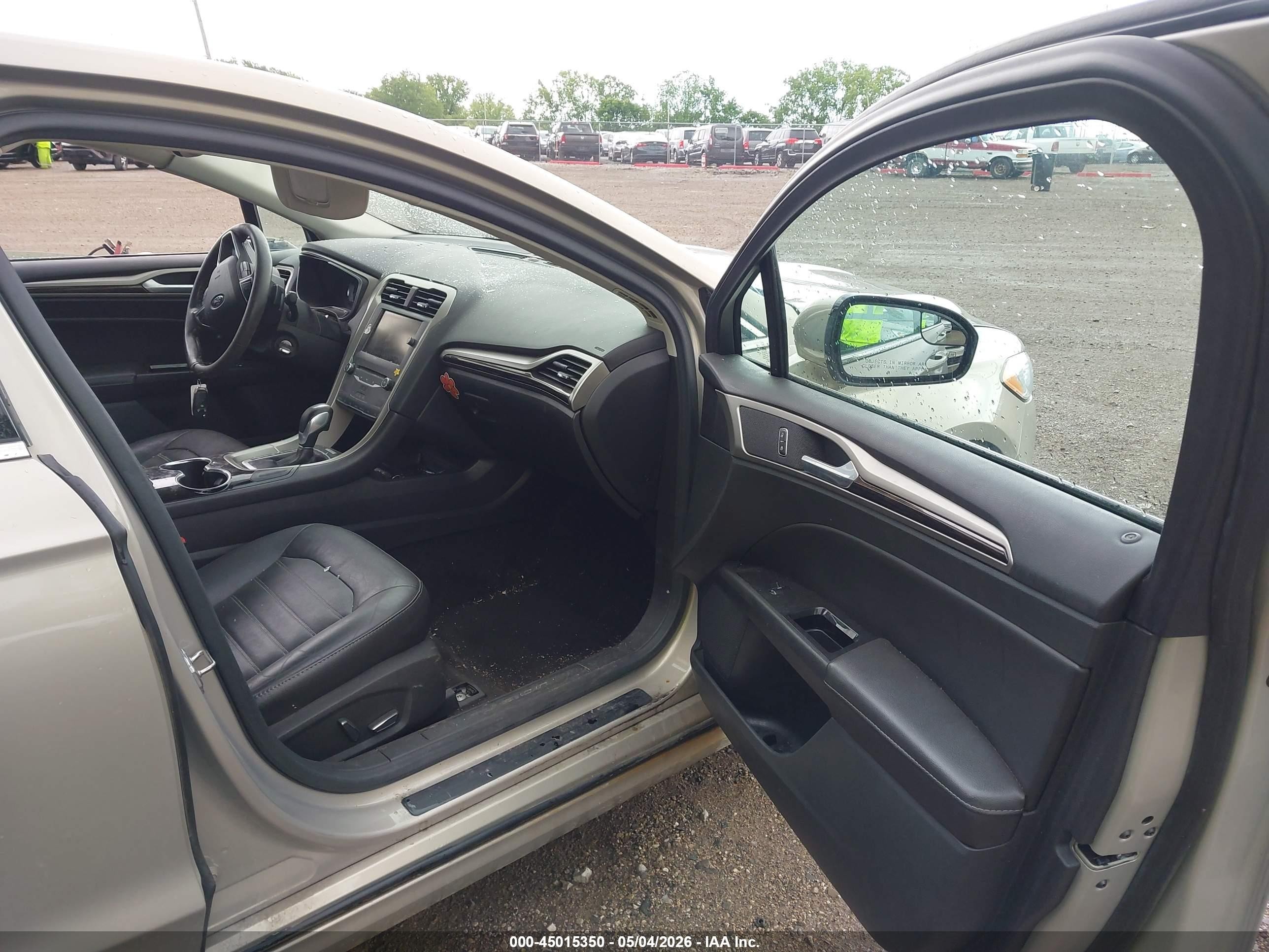 2015 Ford Fusion Se Золотой vin: 3FA6P0T91FR126673