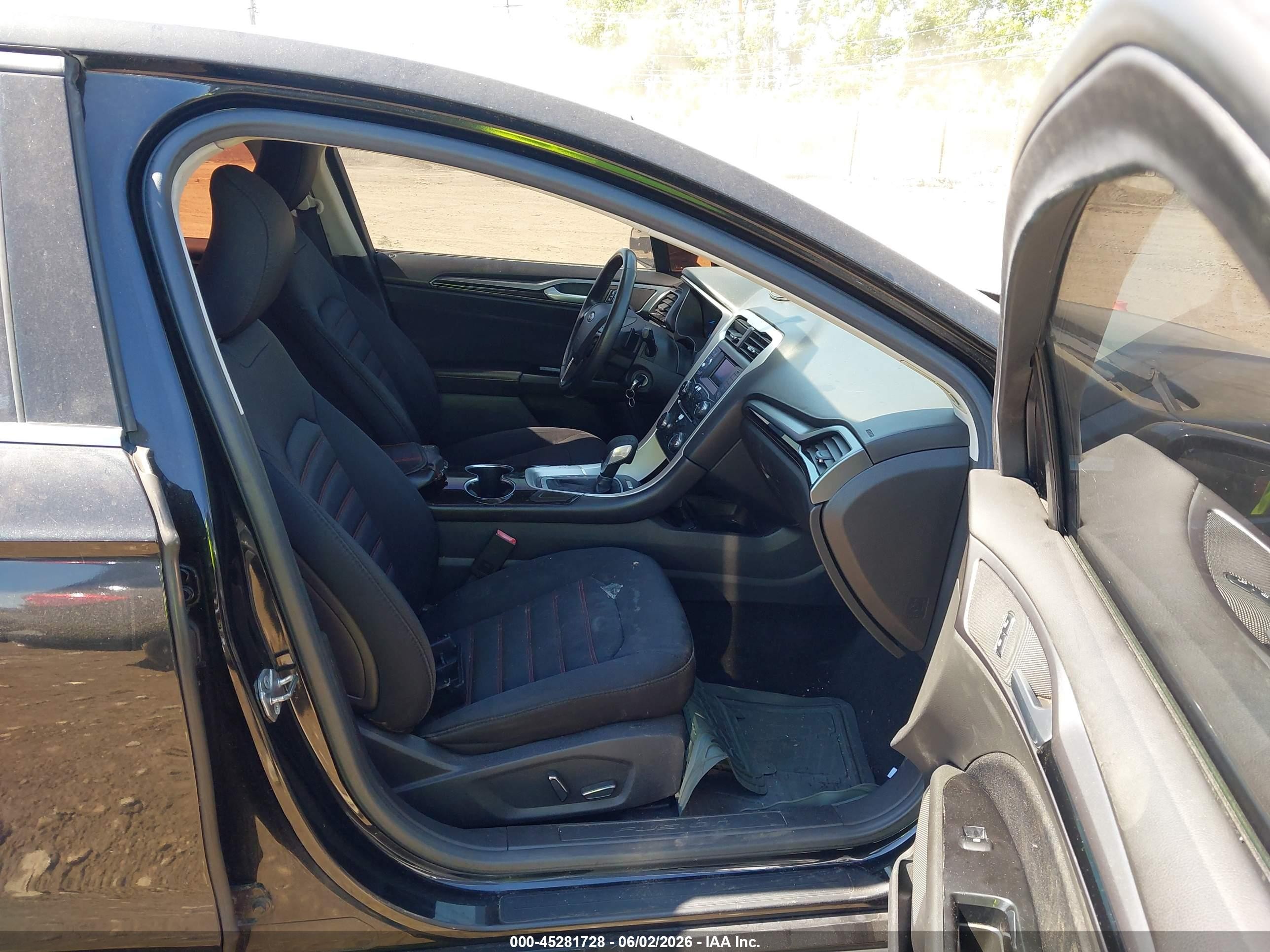 2015 Ford Fusion Se Черный vin: 3FA6P0T94FR254308