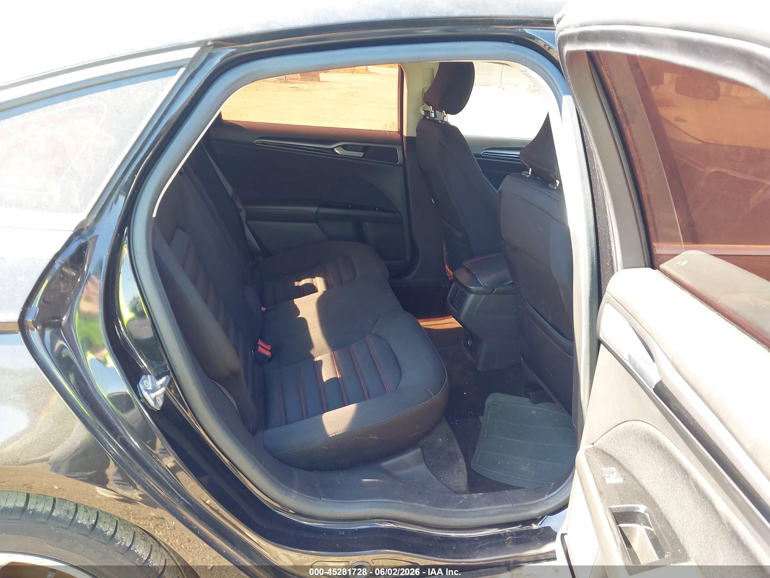 2015 Ford Fusion Se Черный vin: 3FA6P0T94FR254308