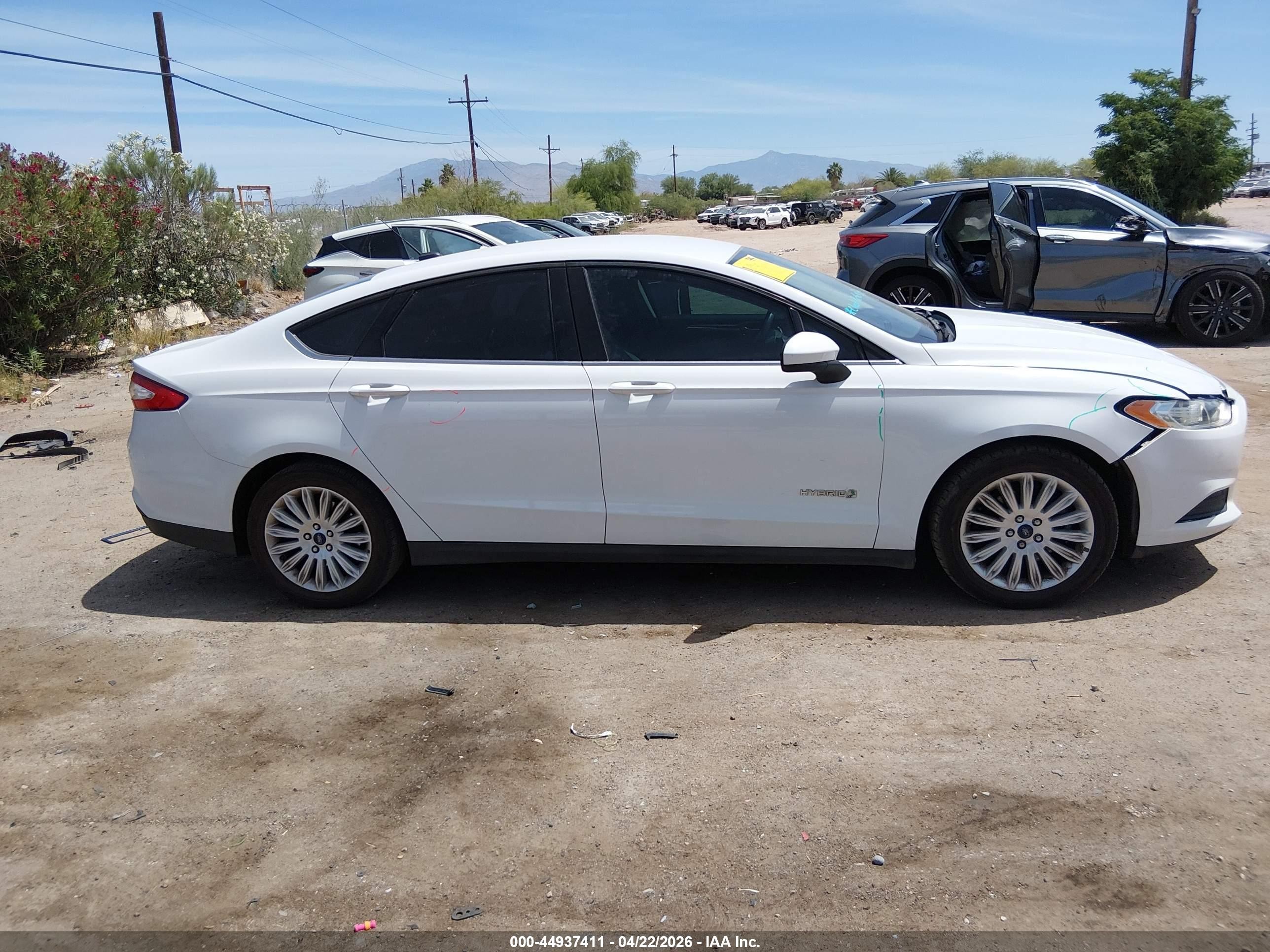 2014 Ford Fusion Hybrid S White vin: 3FA6P0UU1ER368803