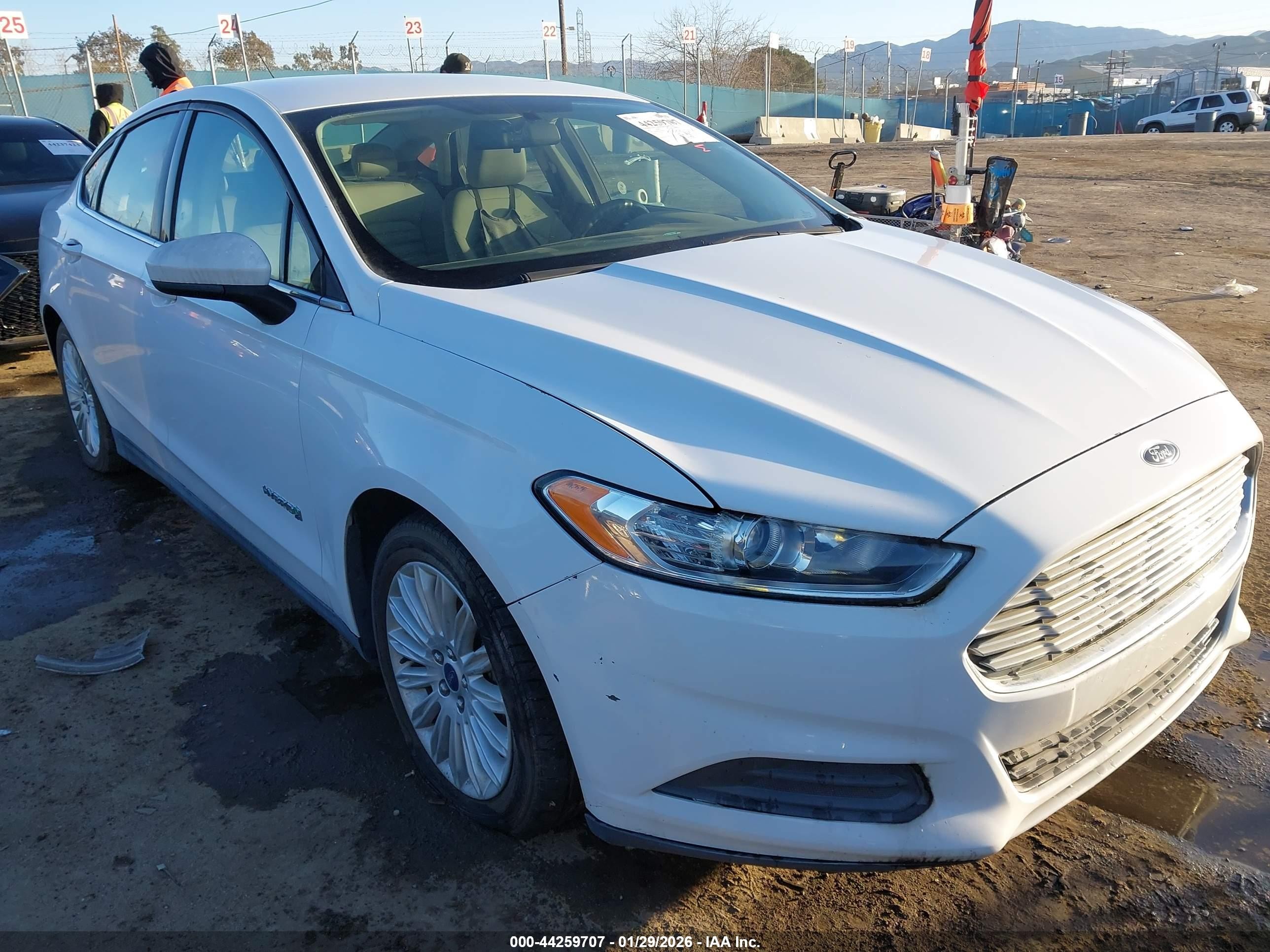 2015 Ford Fusion Hybrid S White vin: 3FA6P0UU1FR106295
