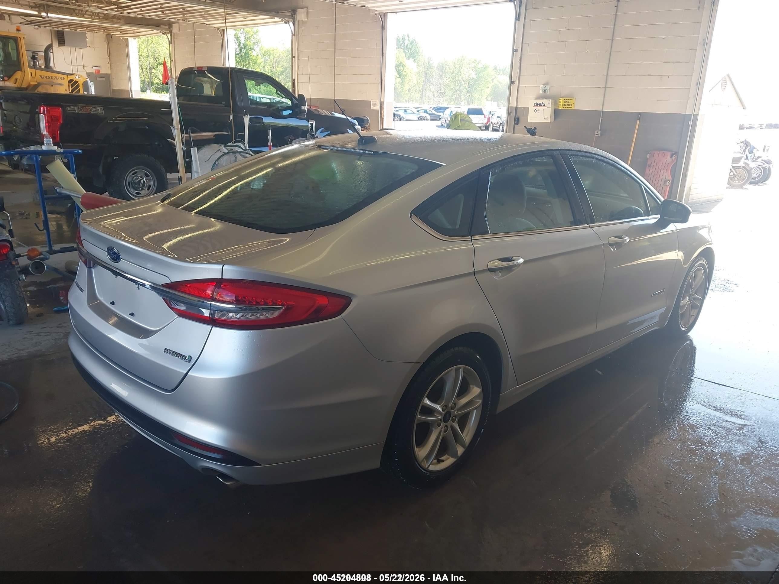 2018 Ford Fusion Hybrid S Серебряный vin: 3FA6P0UU2JR271555