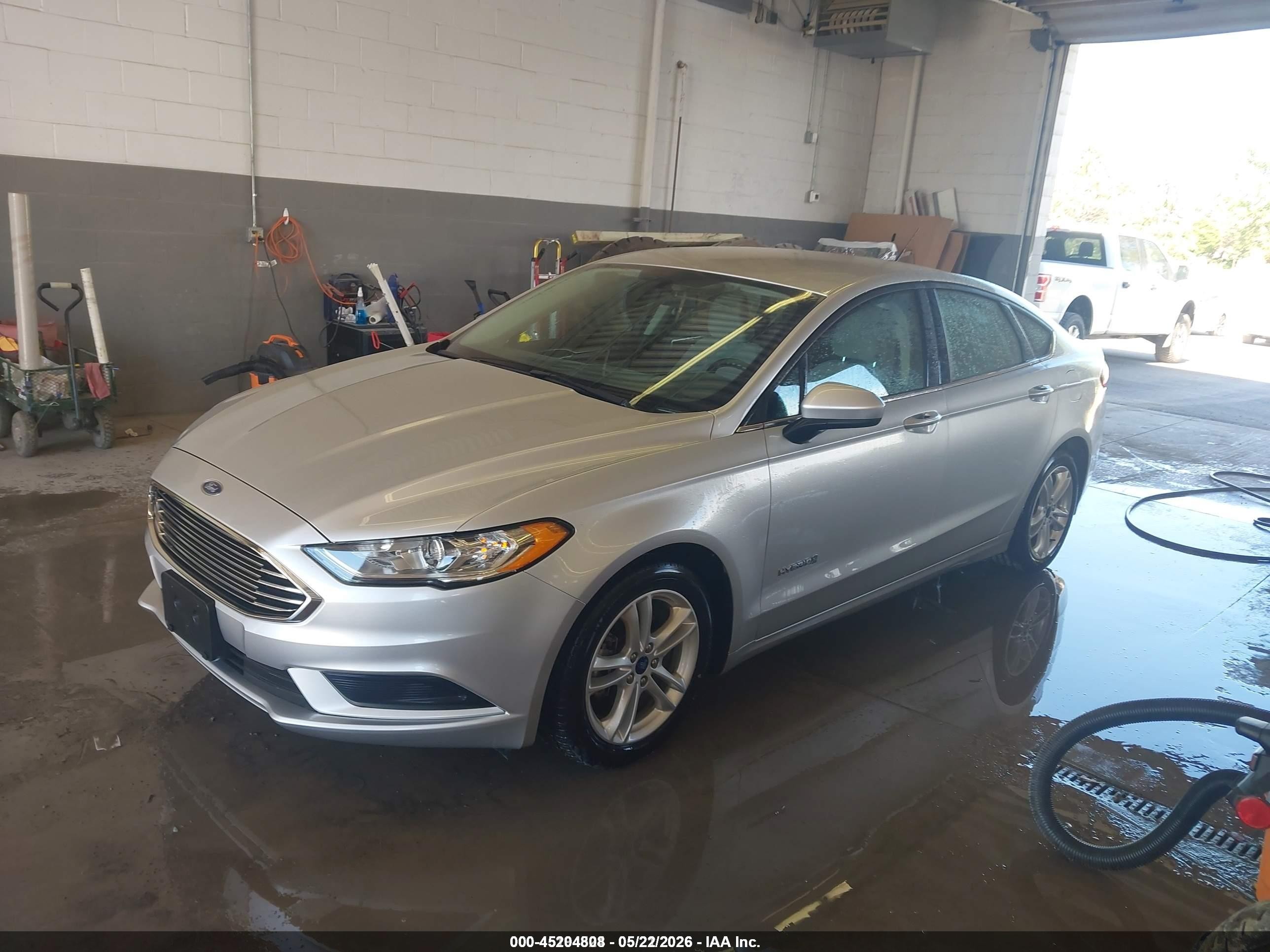 2018 Ford Fusion Hybrid S Серебряный vin: 3FA6P0UU2JR271555