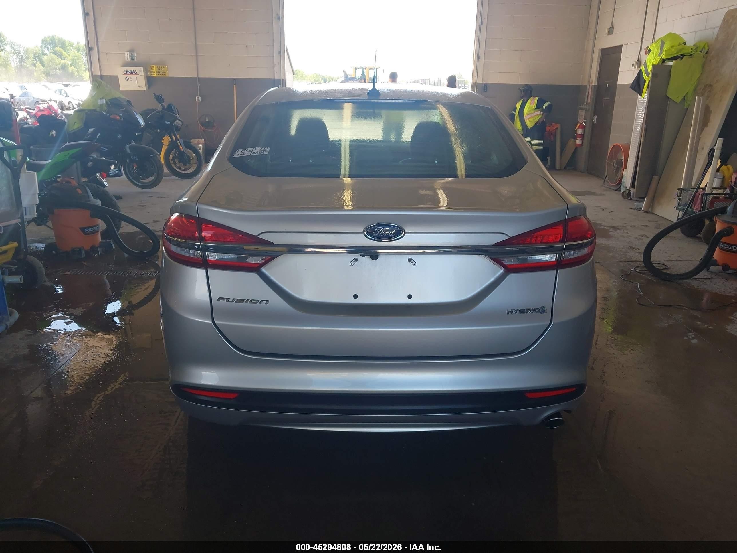 2018 Ford Fusion Hybrid S Серебряный vin: 3FA6P0UU2JR271555