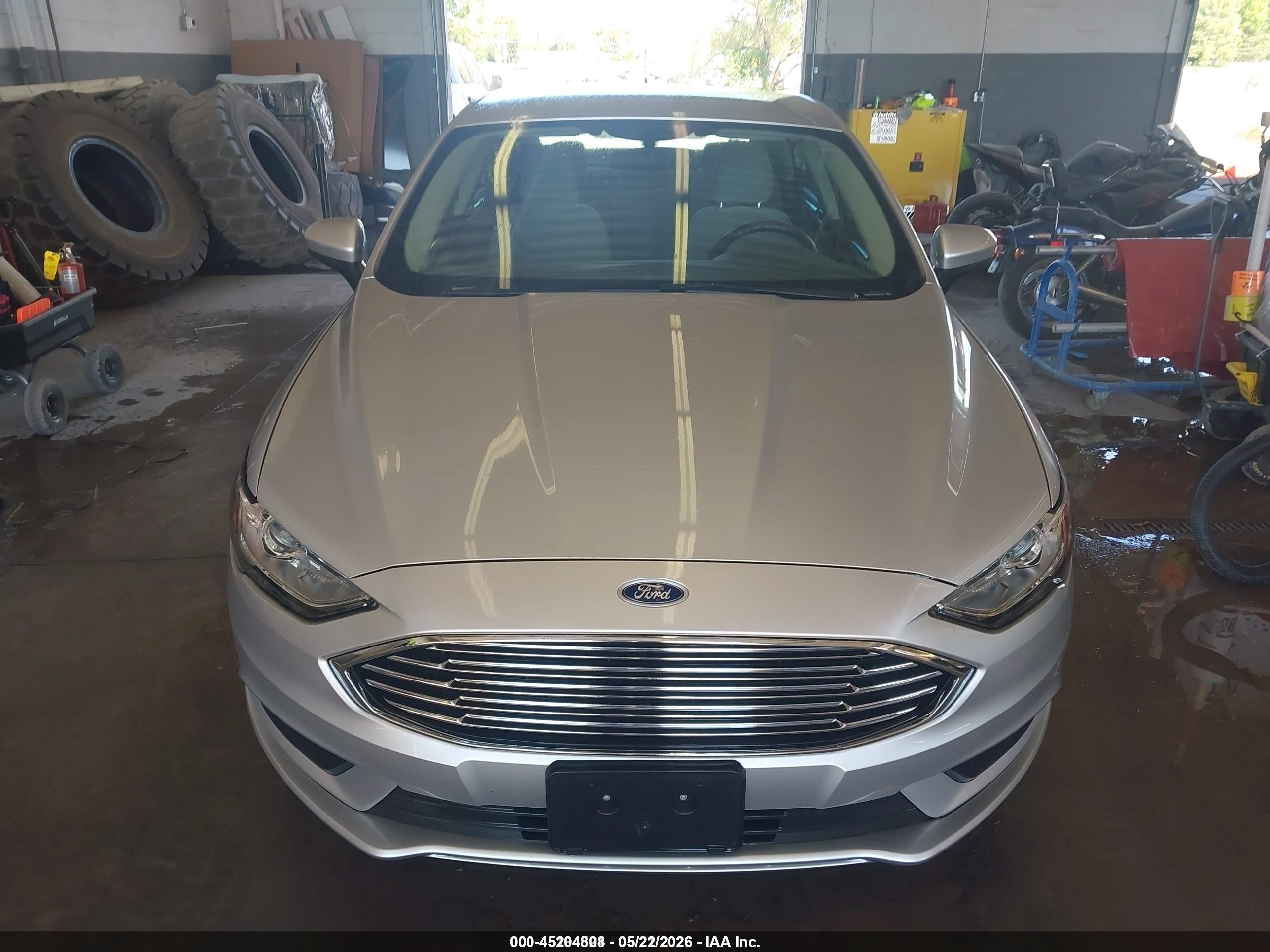 2018 Ford Fusion Hybrid S Серебряный vin: 3FA6P0UU2JR271555