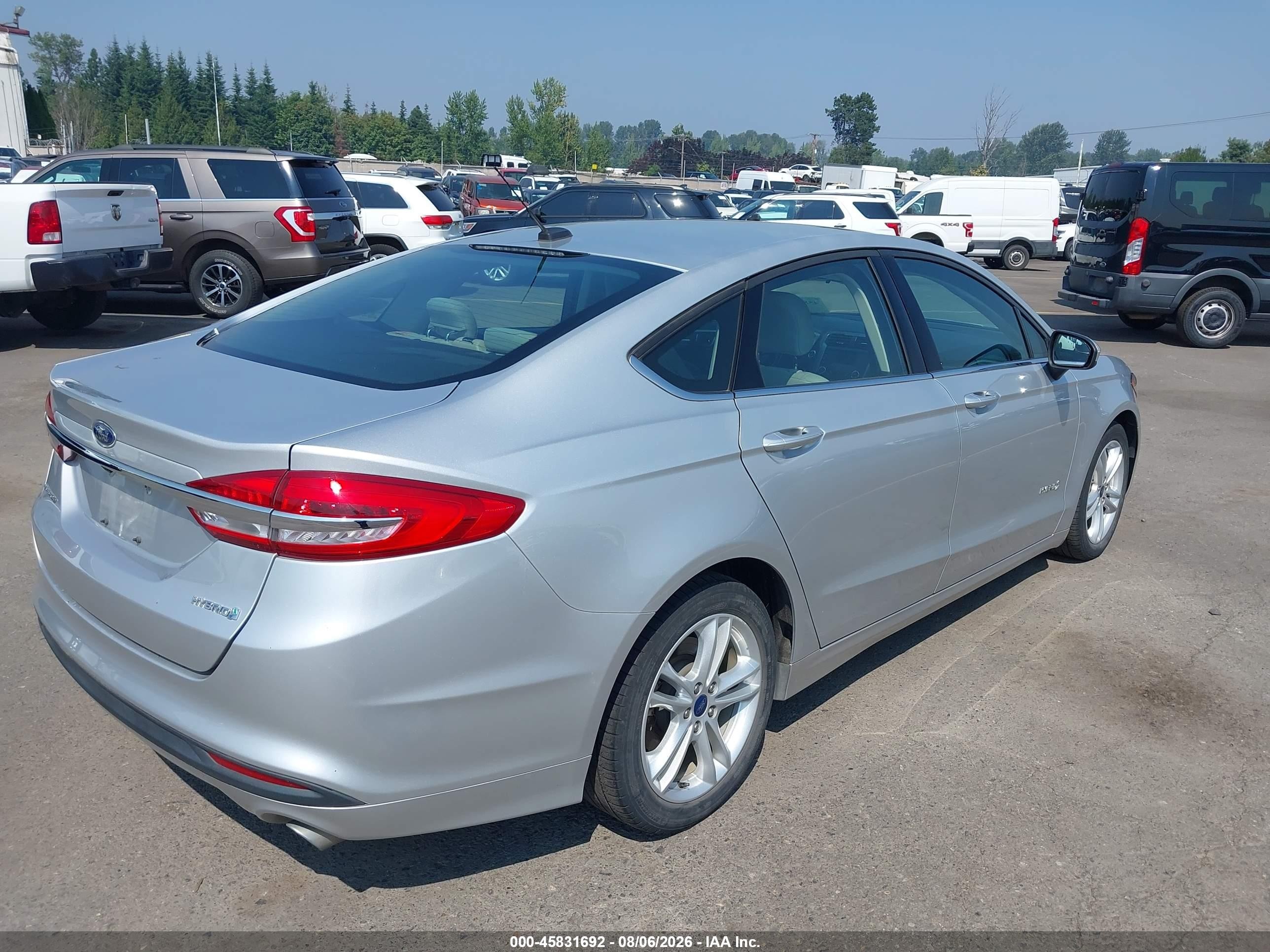 2018 Ford Fusion Hybrid S Серебряный vin: 3FA6P0UU3JR141882