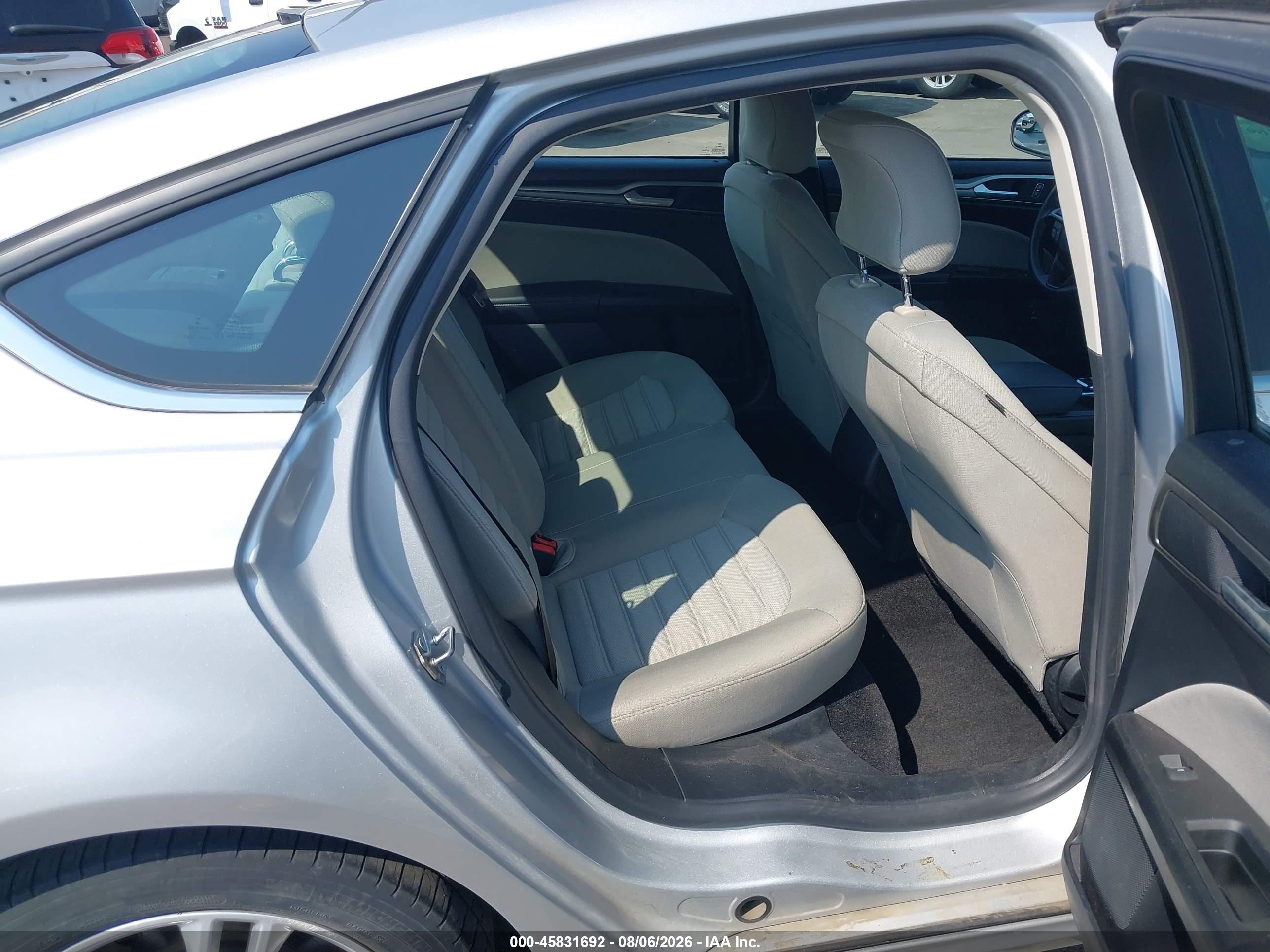 2018 Ford Fusion Hybrid S Серебряный vin: 3FA6P0UU3JR141882