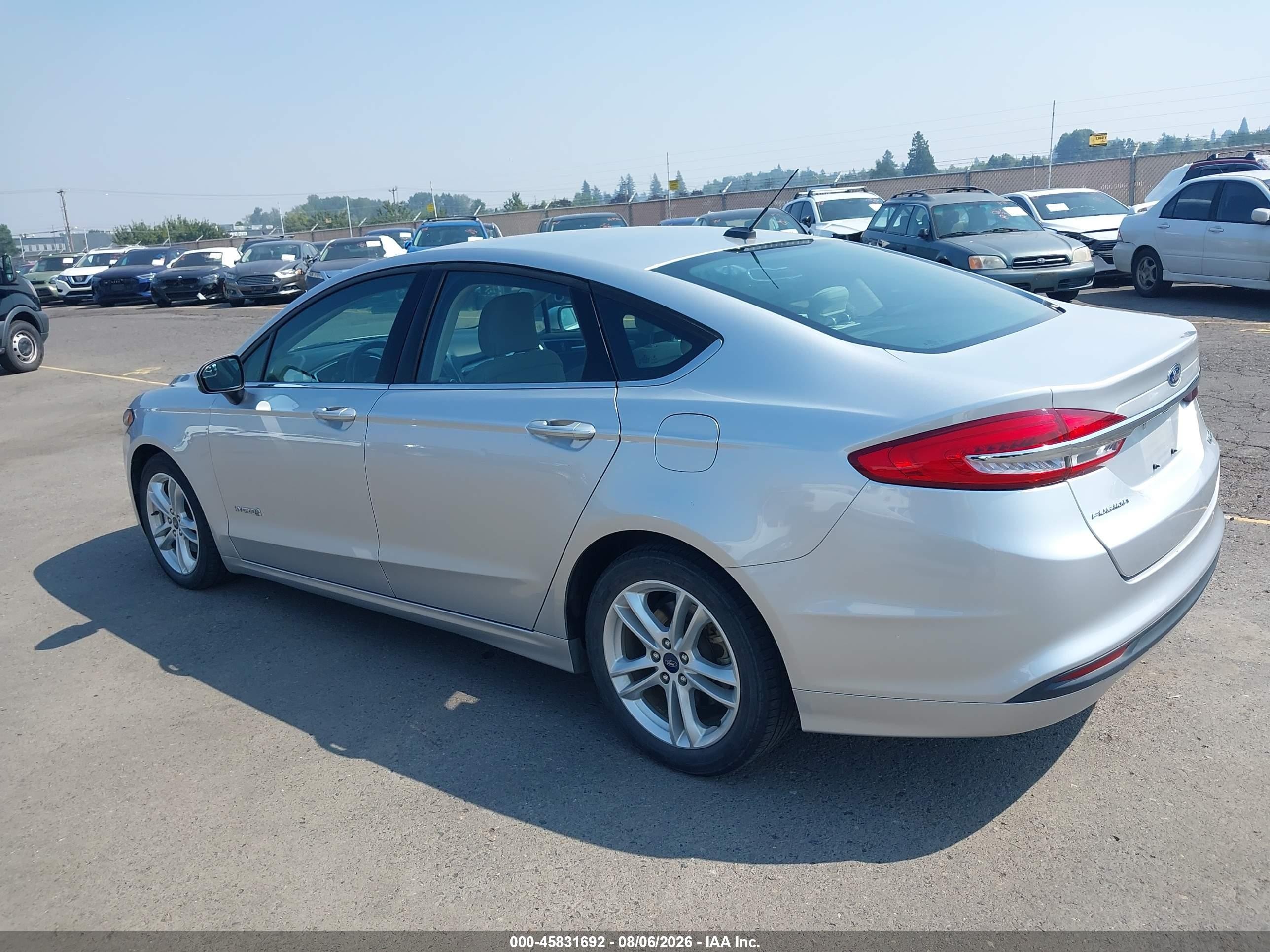 2018 Ford Fusion Hybrid S Серебряный vin: 3FA6P0UU3JR141882