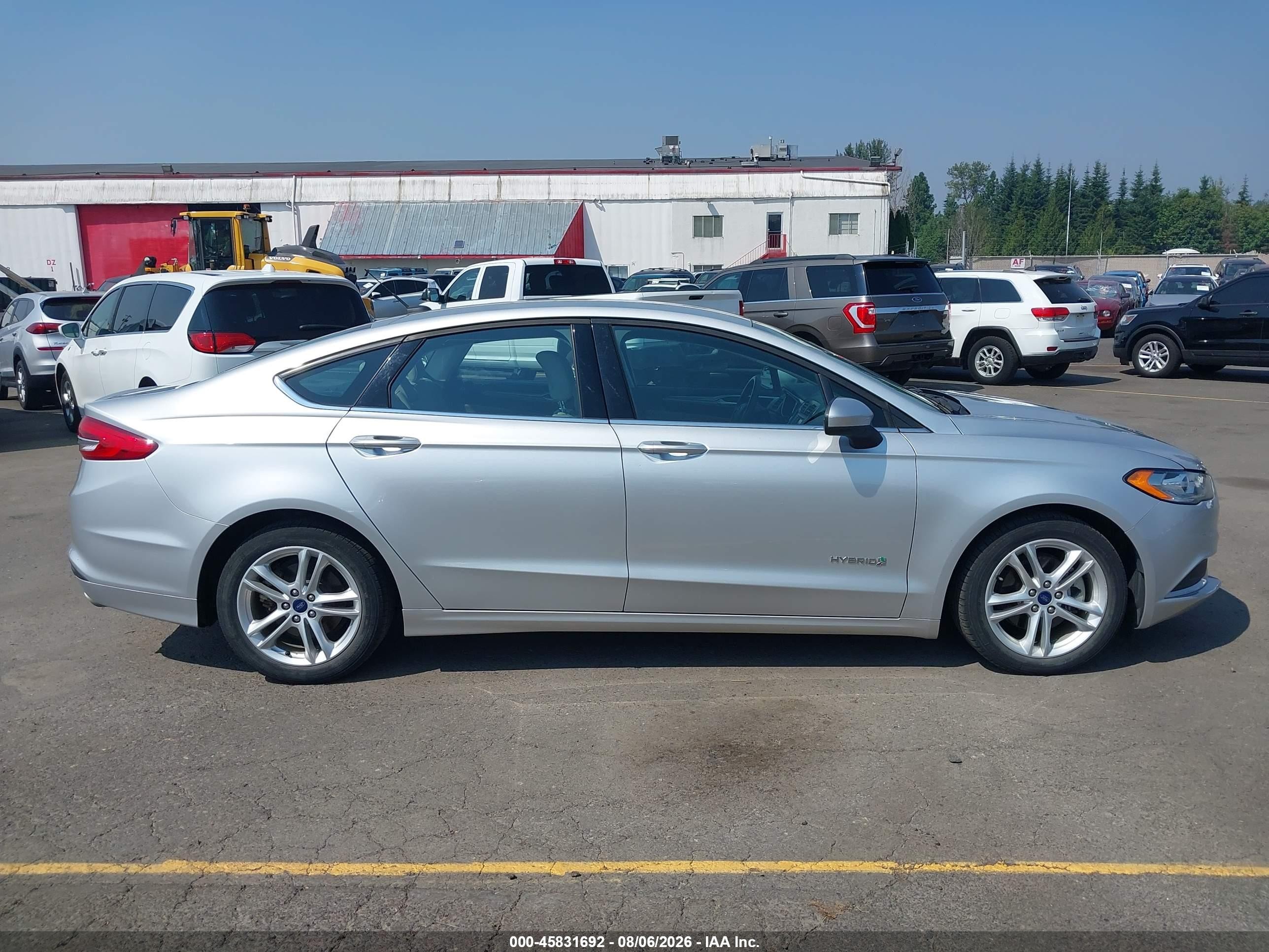 2018 Ford Fusion Hybrid S Серебряный vin: 3FA6P0UU3JR141882