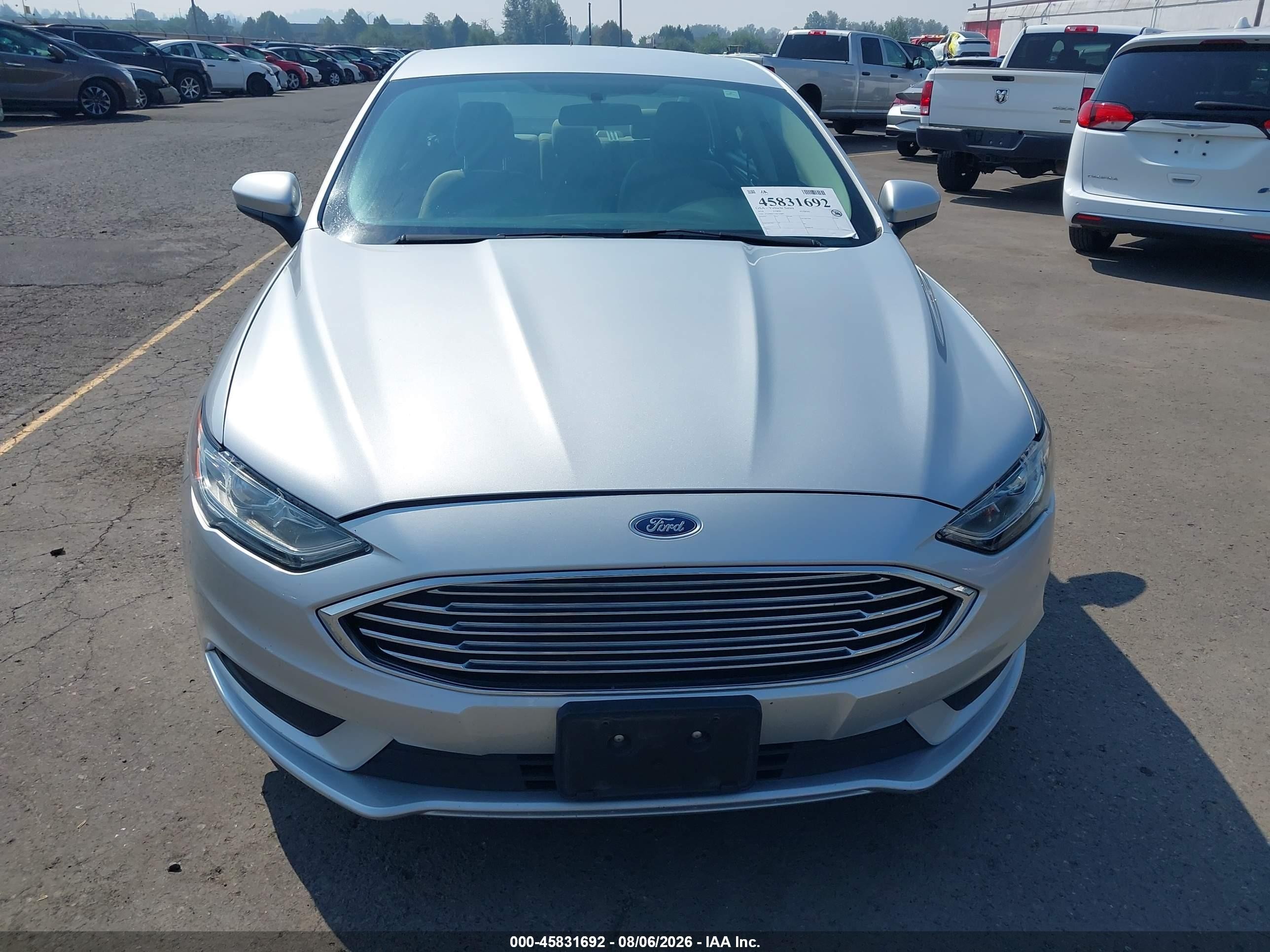 2018 Ford Fusion Hybrid S Серебряный vin: 3FA6P0UU3JR141882