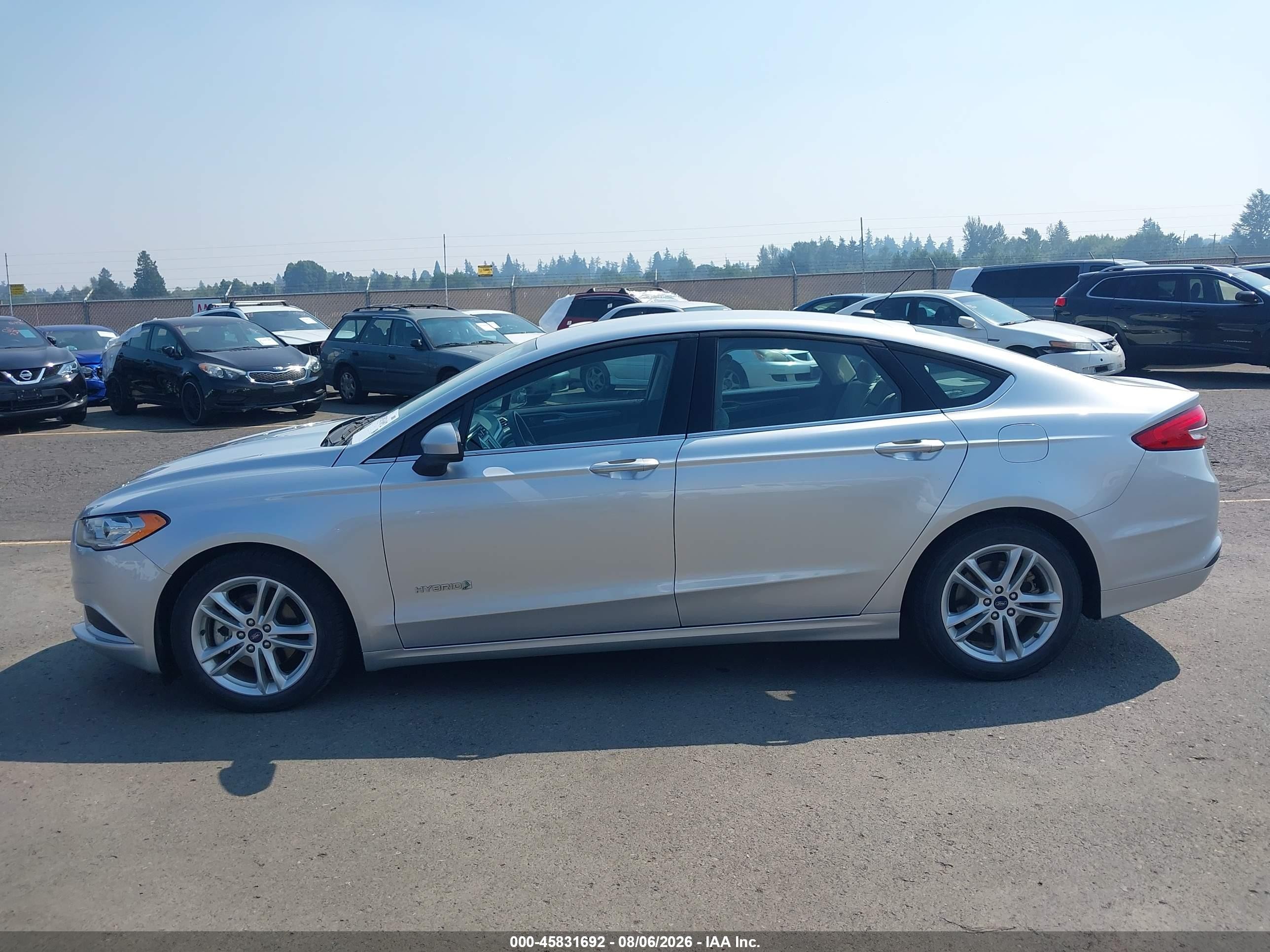 2018 Ford Fusion Hybrid S Серебряный vin: 3FA6P0UU3JR141882