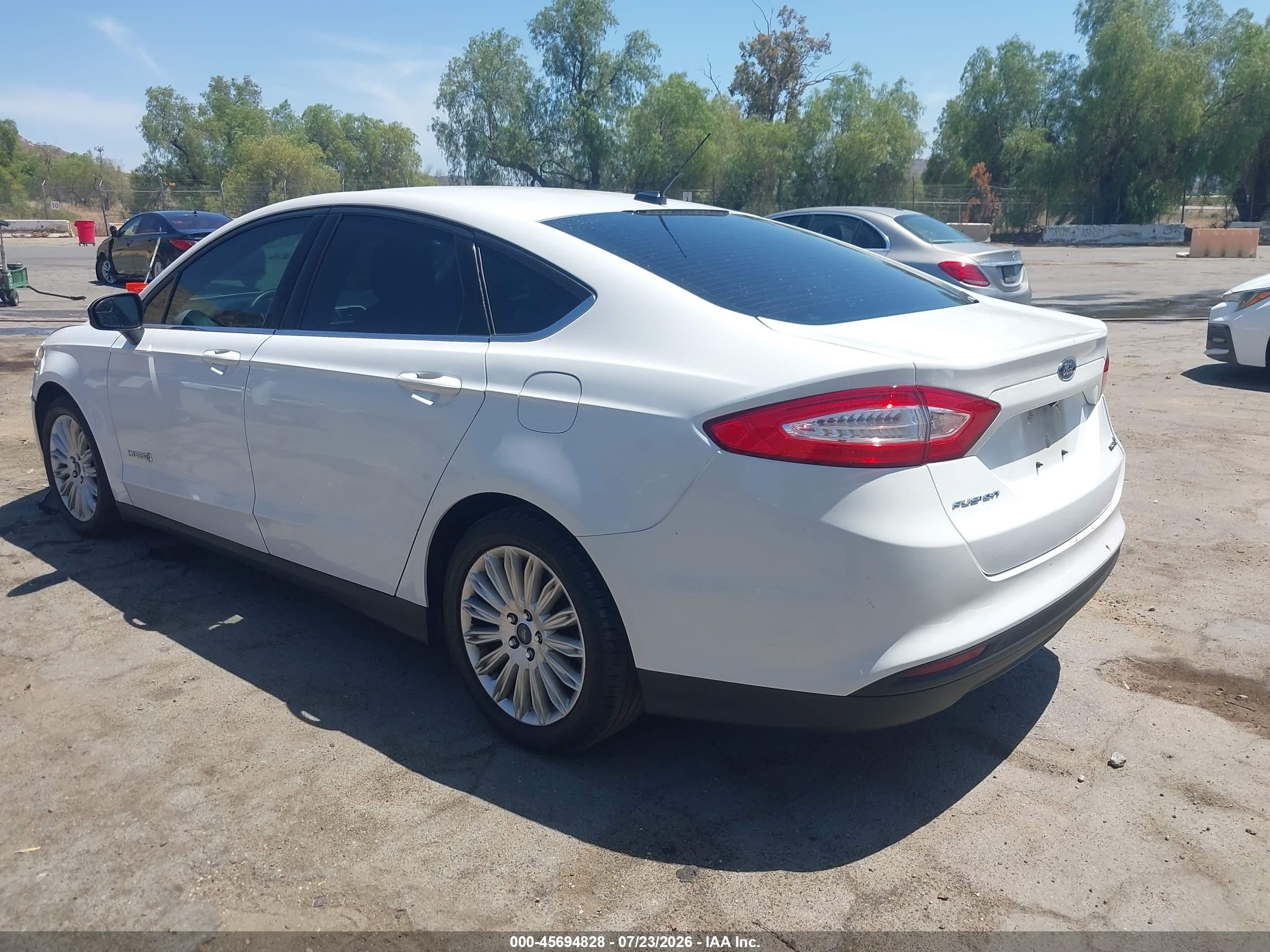 2015 Ford Fusion Hybrid S White vin: 3FA6P0UU5FR131720