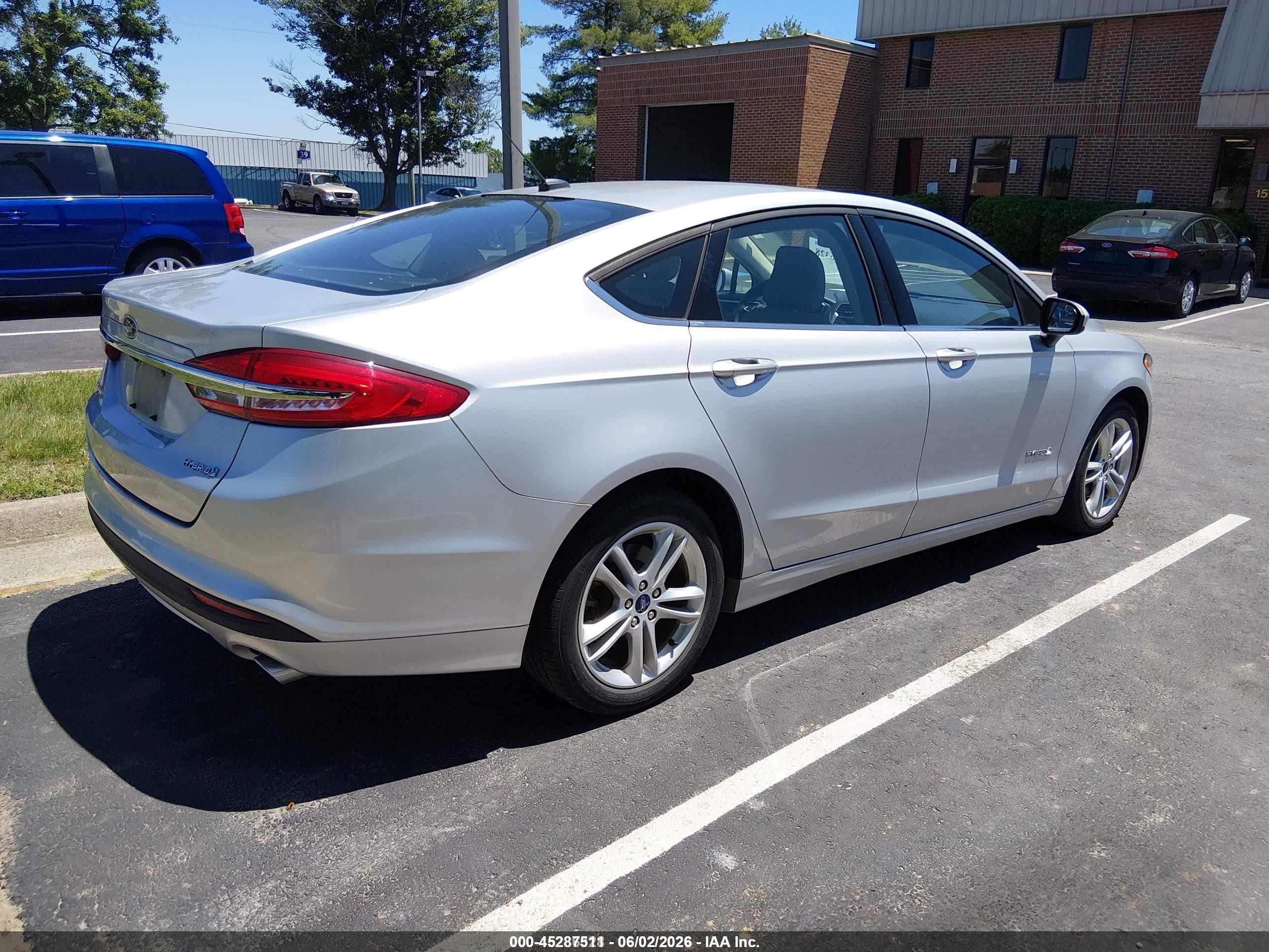 2018 Ford Fusion Hybrid S Серебряный vin: 3FA6P0UU6JR279027