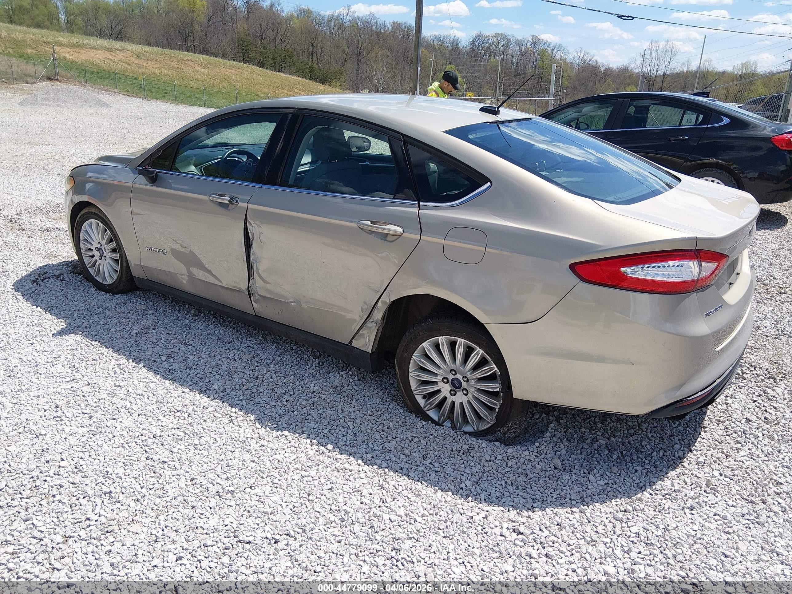 2015 Ford Fusion Hybrid S Green vin: 3FA6P0UU7FR266925