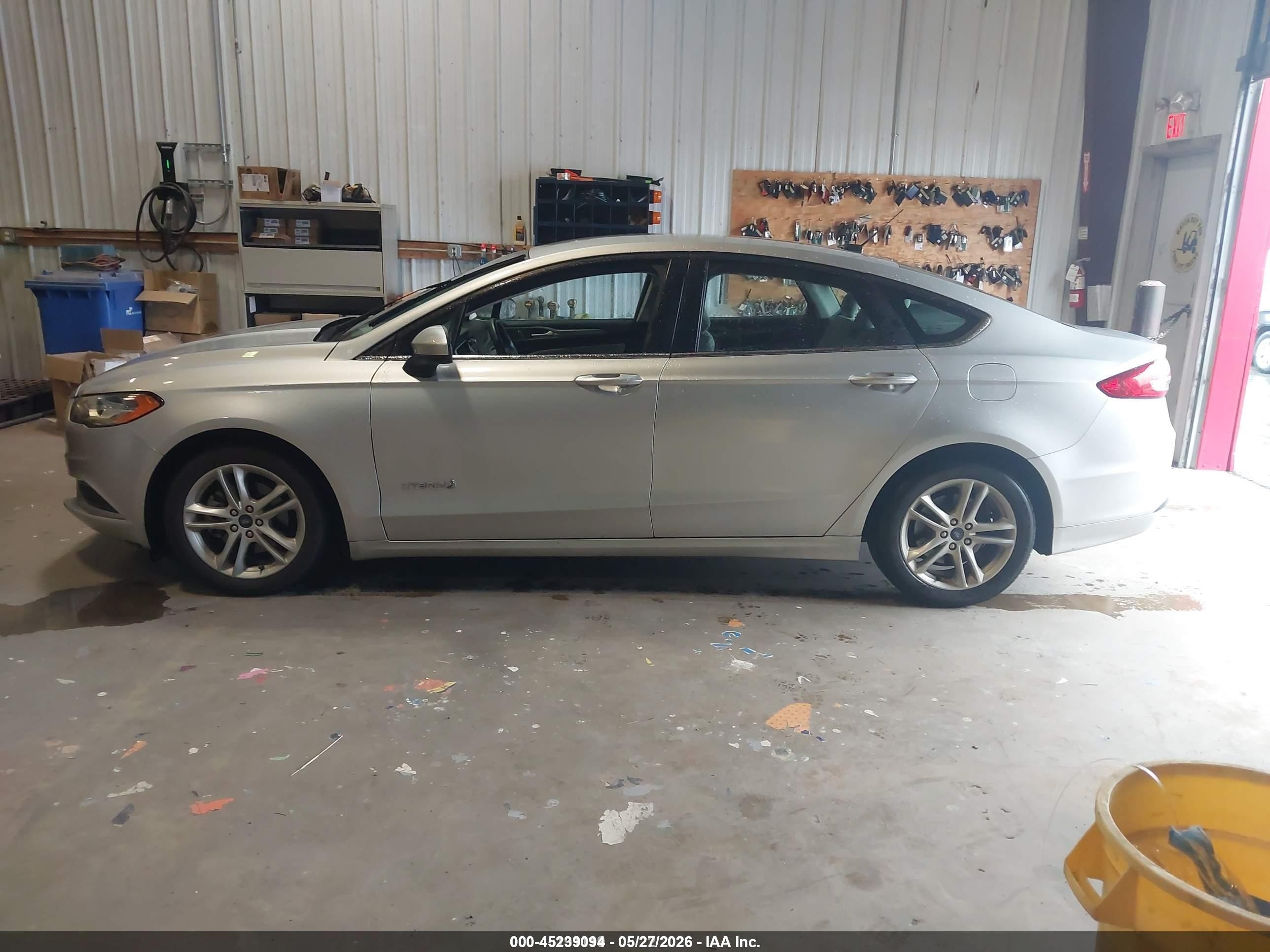 2018 Ford Fusion Hybrid S Серебряный vin: 3FA6P0UU9JR254638