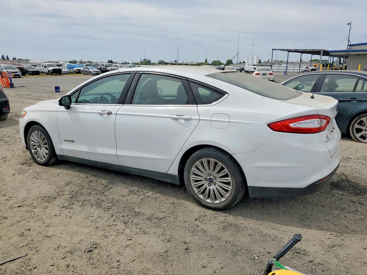 2014 Ford Fusion S Hybrid White vin: 3FA6P0UUXER293616