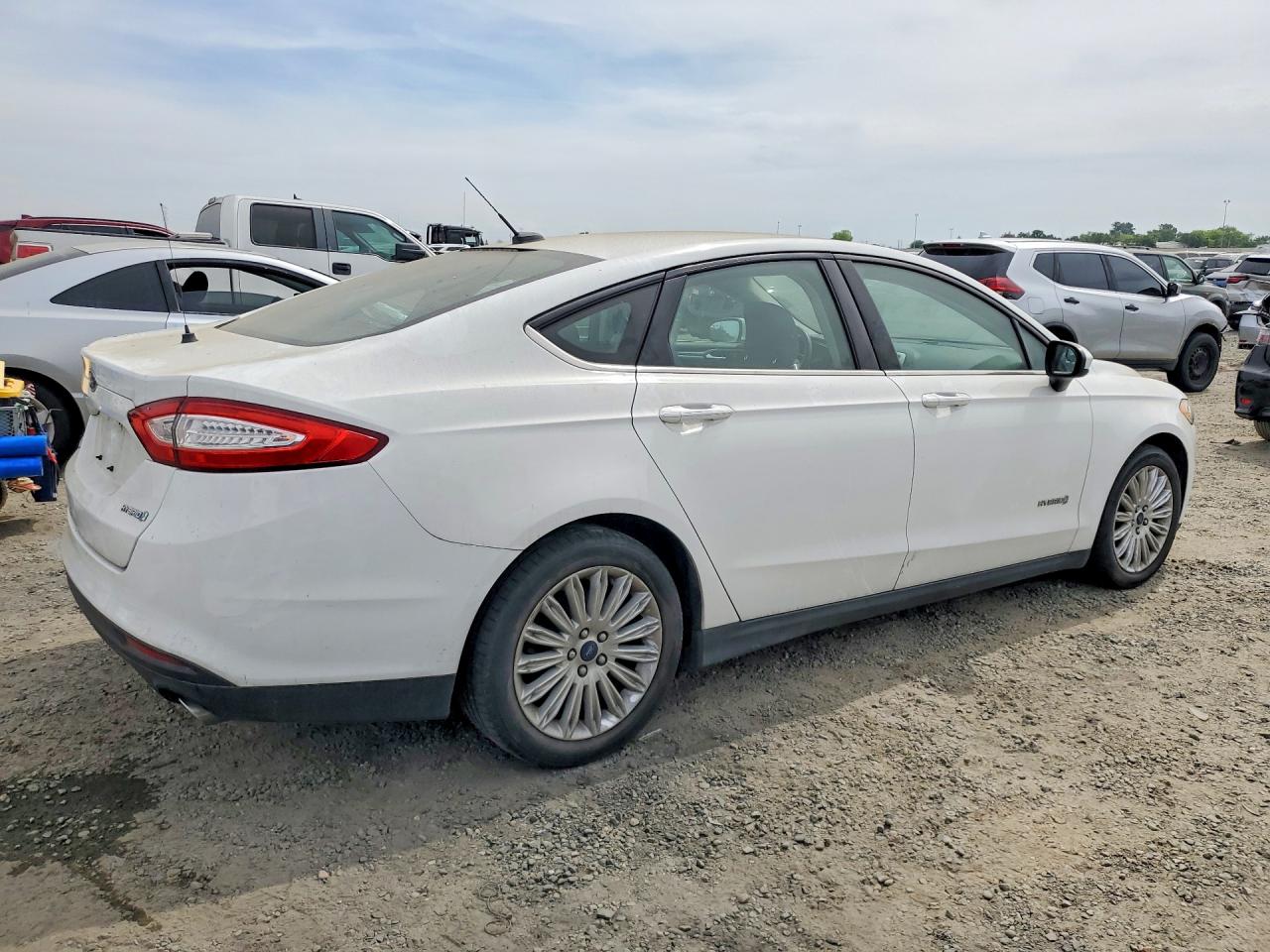 2014 Ford Fusion S Hybrid White vin: 3FA6P0UUXER293616