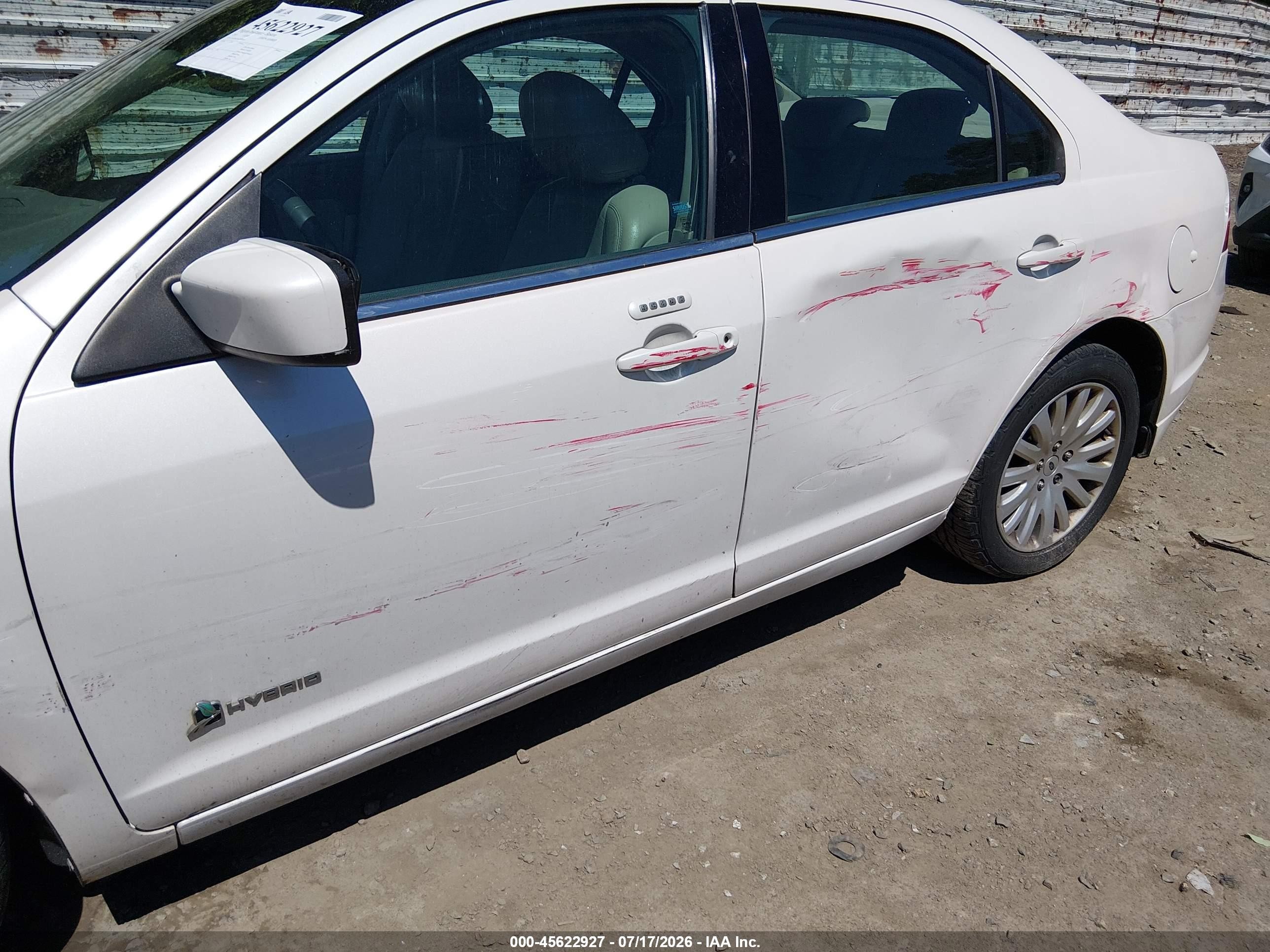 2010 Ford Fusion Hybrid   White vin: 3FADP0L30AR188920