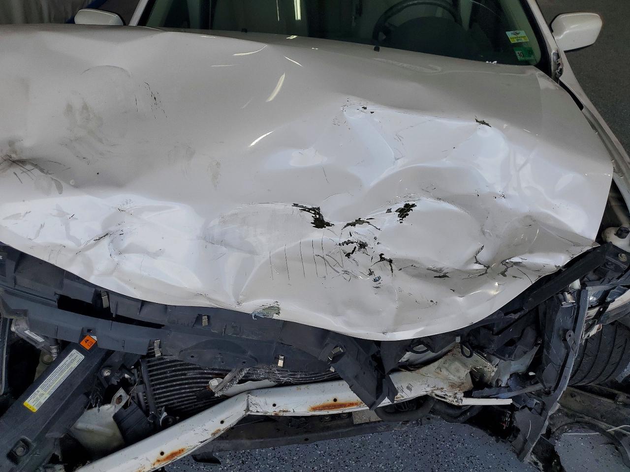 2011 Ford Fusion Hybrid White vin: 3FADP0L30BR129223