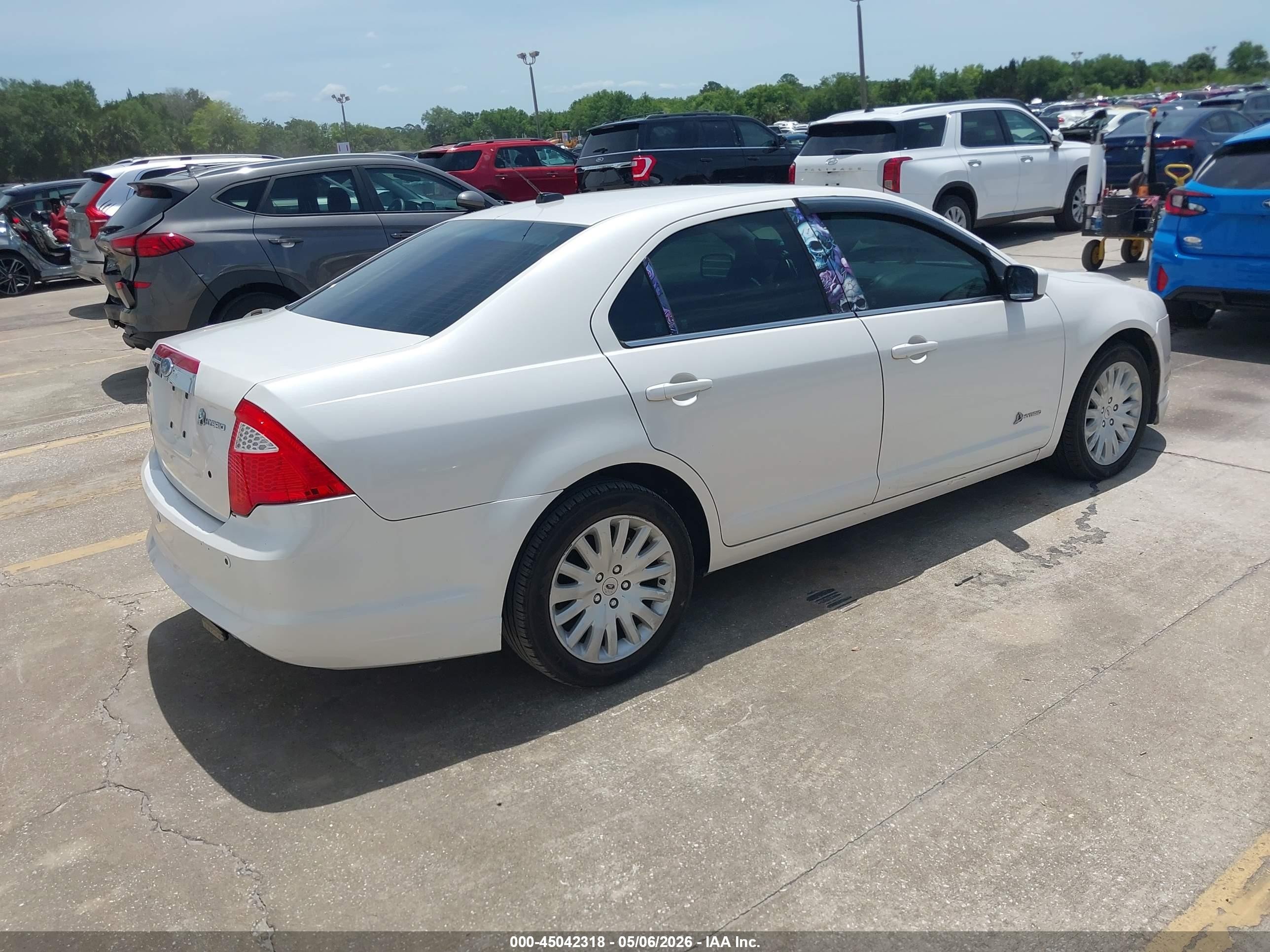 2010 Ford Fusion Hybrid   White vin: 3FADP0L32AR138925