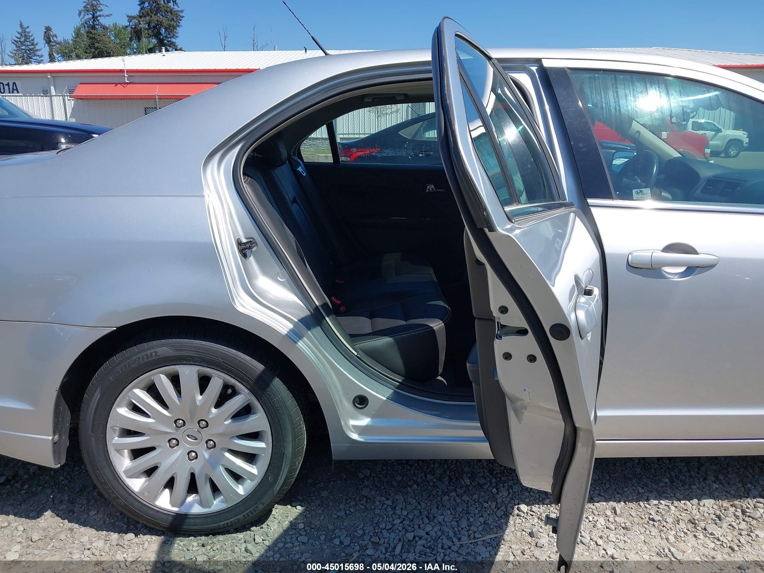 2011 Ford Fusion Hybrid   Silver vin: 3FADP0L33BR184832