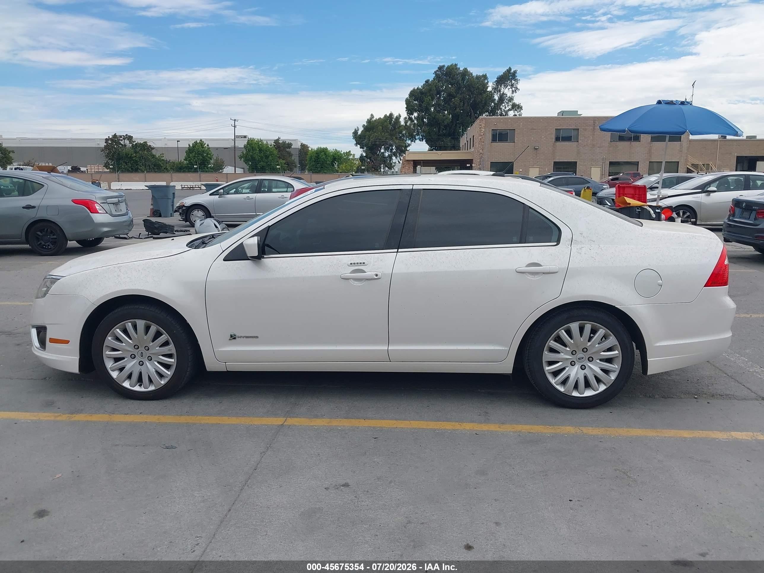 2010 Ford Fusion Hybrid   White vin: 3FADP0L35AR268987