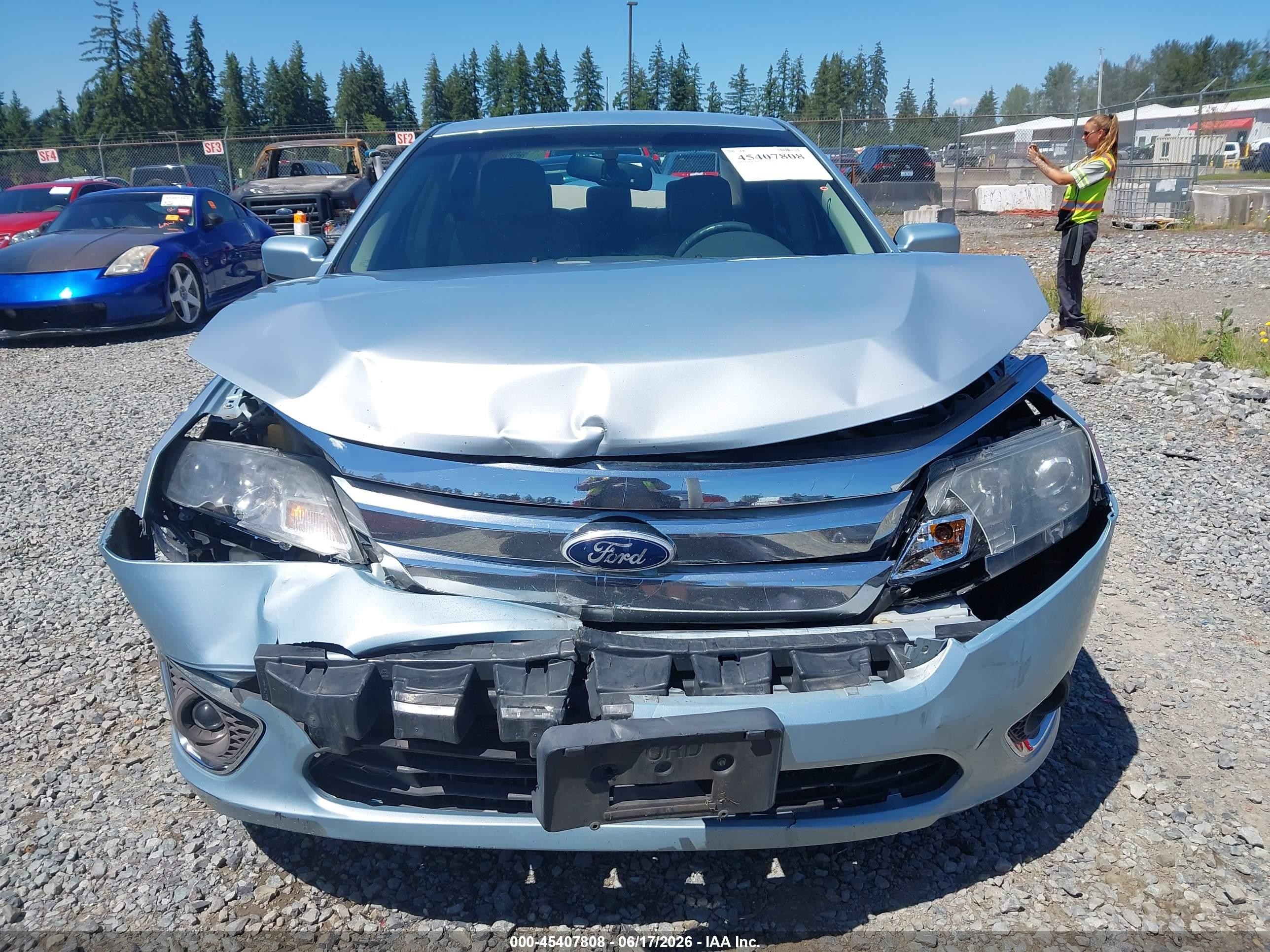 2010 Ford Fusion Hybrid   Light Blue vin: 3FADP0L35AR418905