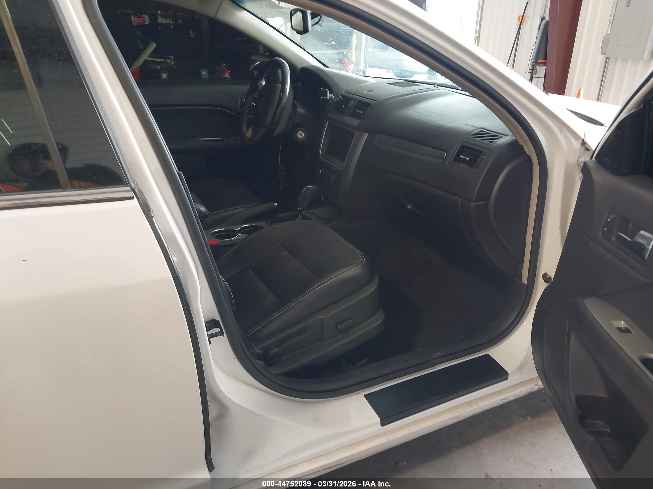 2010 Ford Fusion Hybrid   White vin: 3FADP0L37AR403127