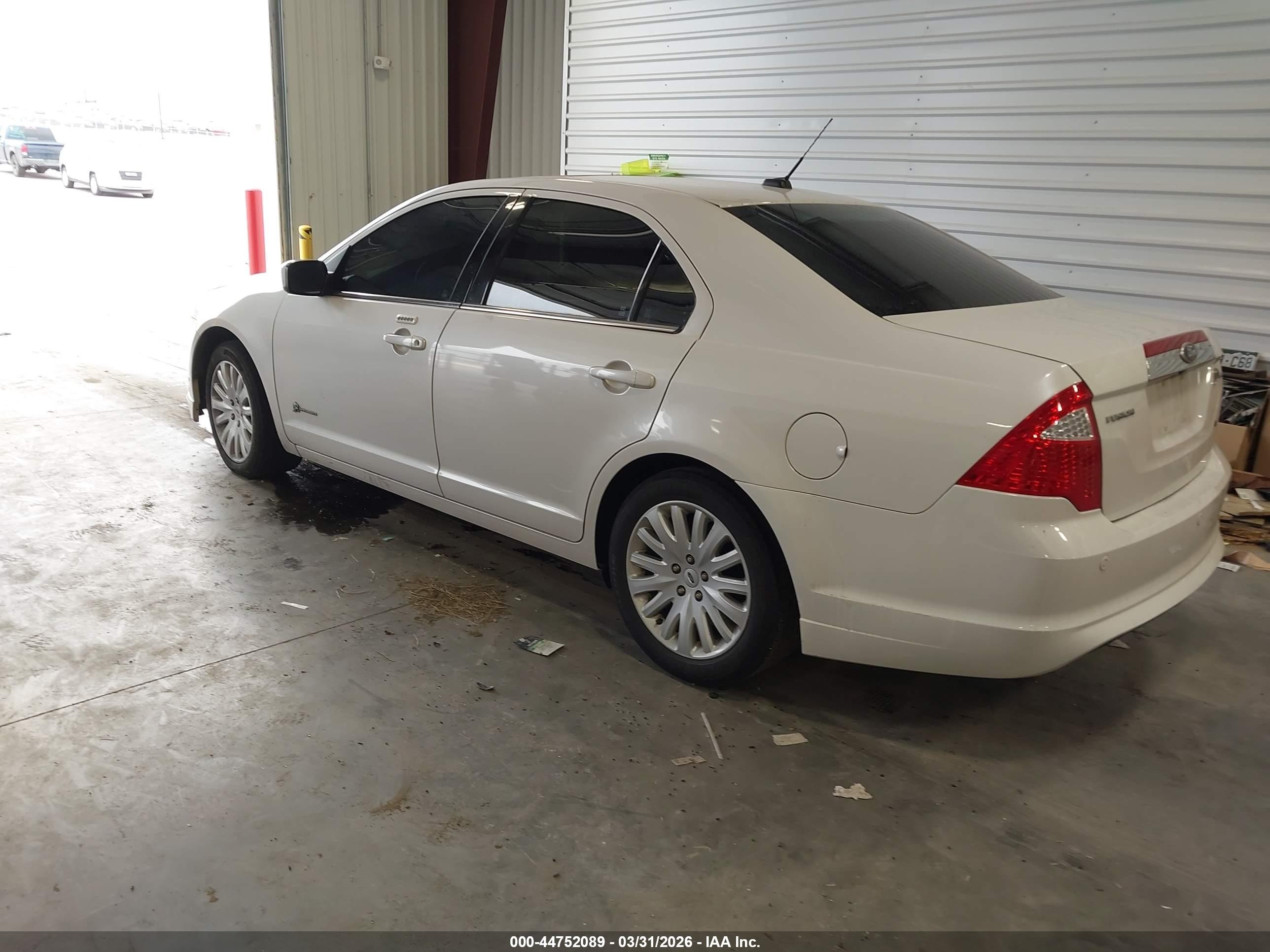 2010 Ford Fusion Hybrid   White vin: 3FADP0L37AR403127