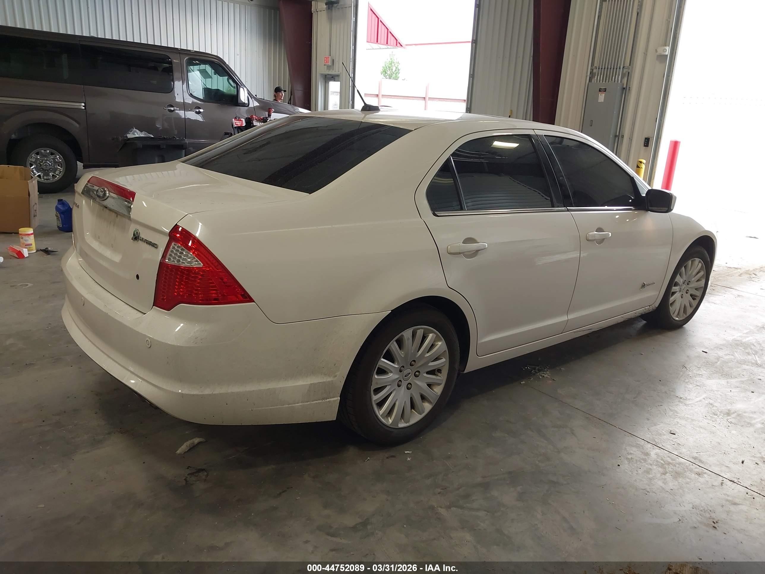 2010 Ford Fusion Hybrid   White vin: 3FADP0L37AR403127