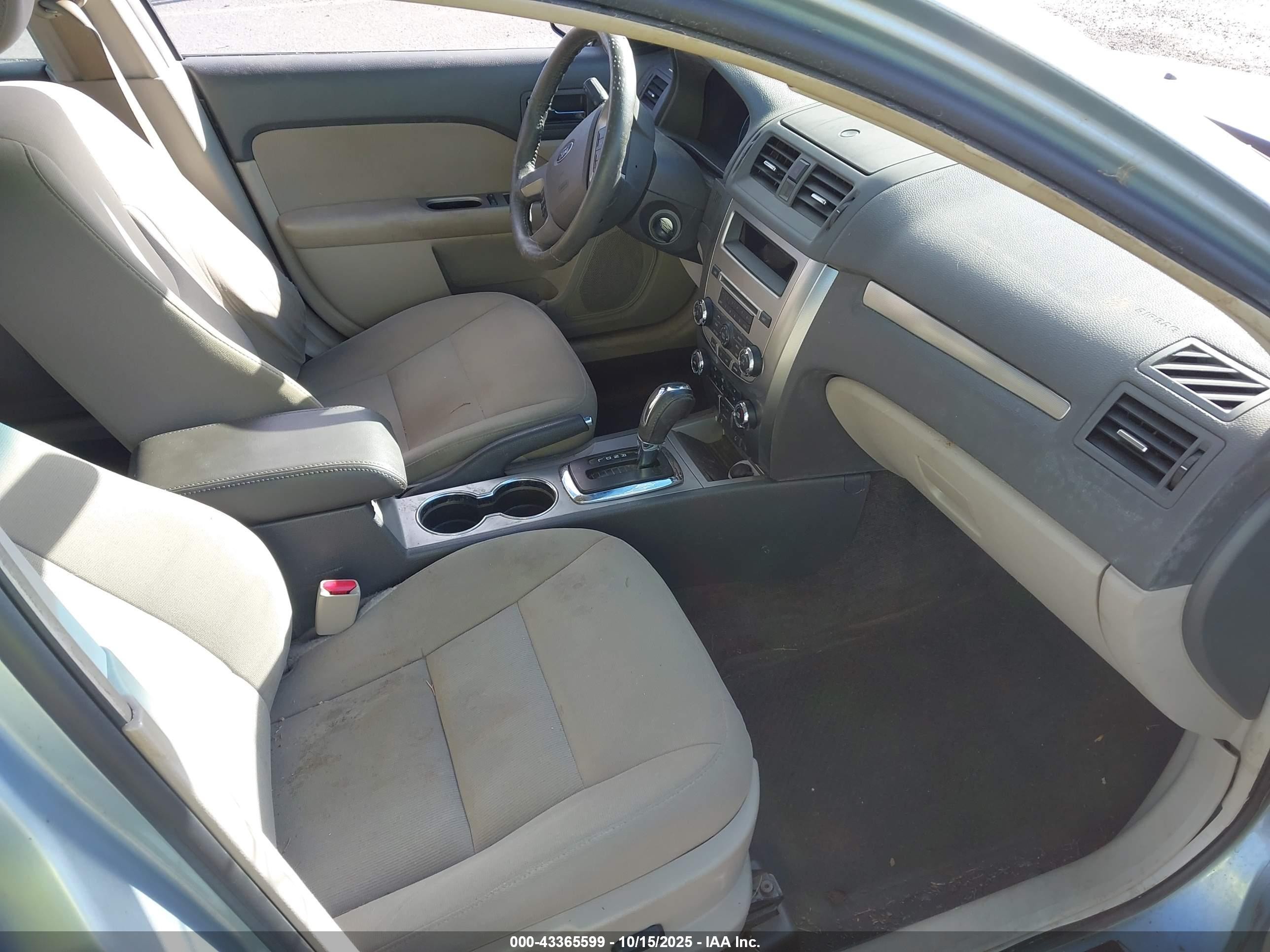 2010 Ford Fusion Hybrid   Blue vin: 3FADP0L38AR148195