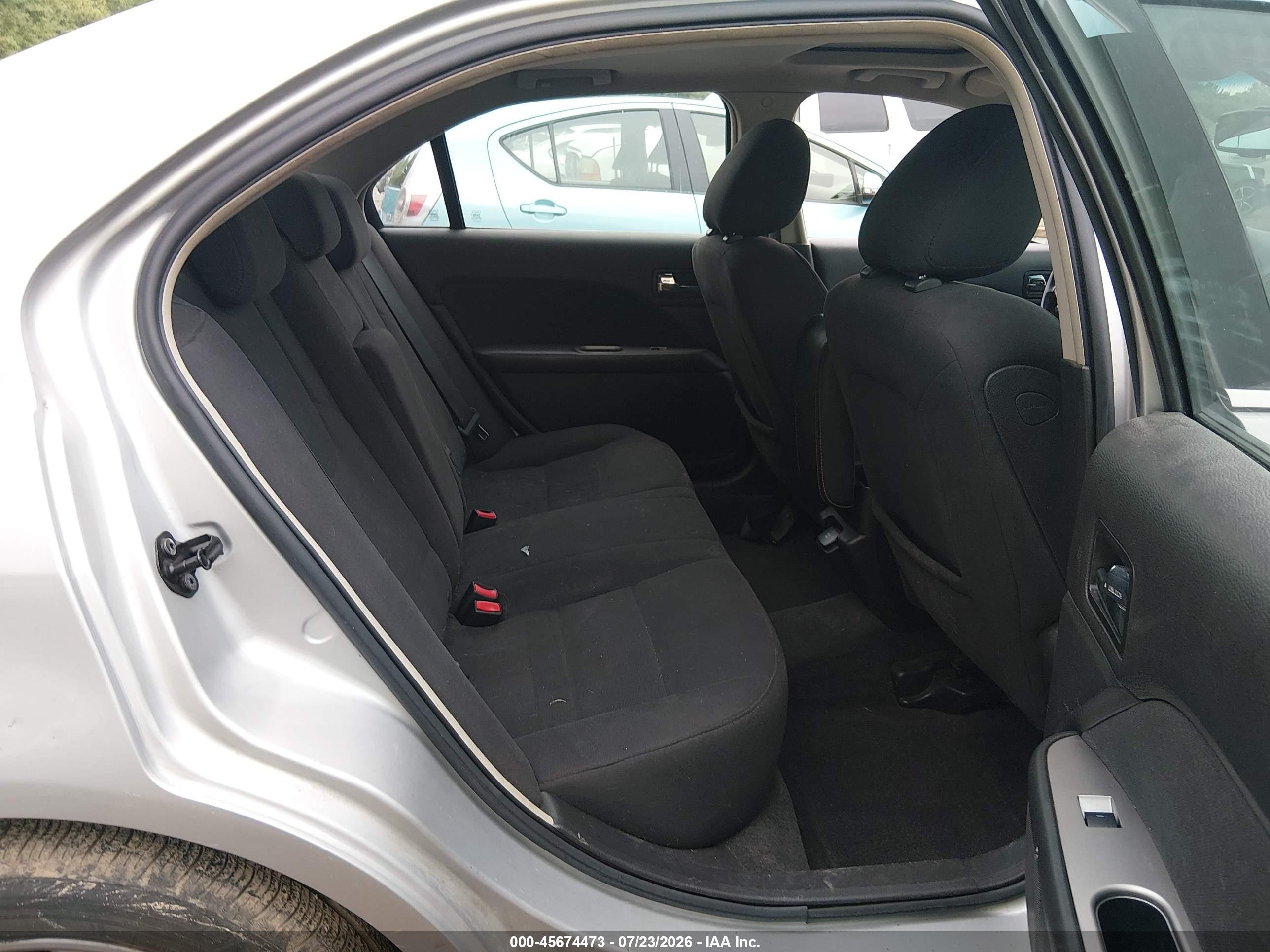 2010 Ford Fusion Hybrid   Silver vin: 3FADP0L38AR148469