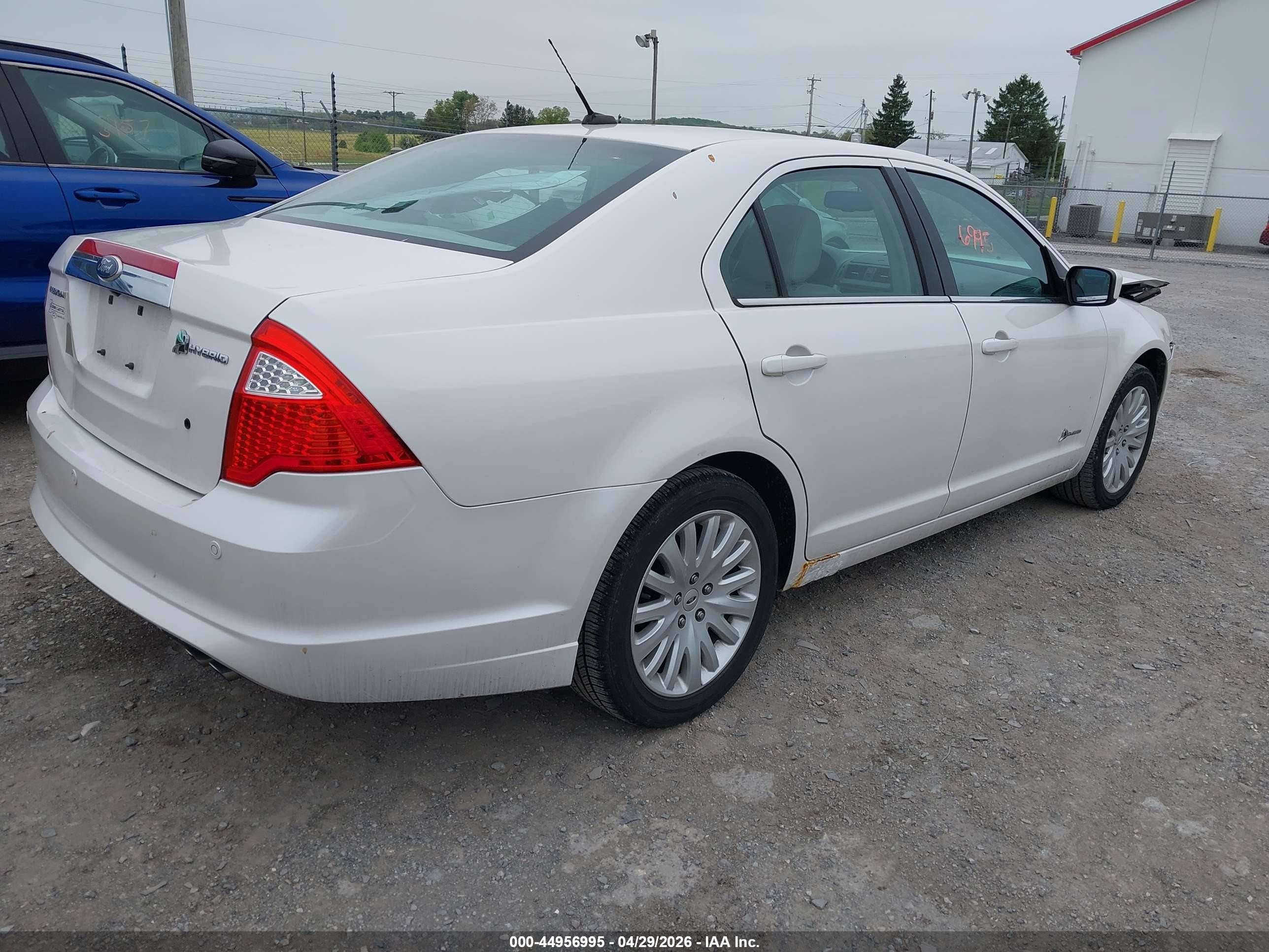 2010 Ford Fusion Hybrid   White vin: 3FADP0L38AR375659