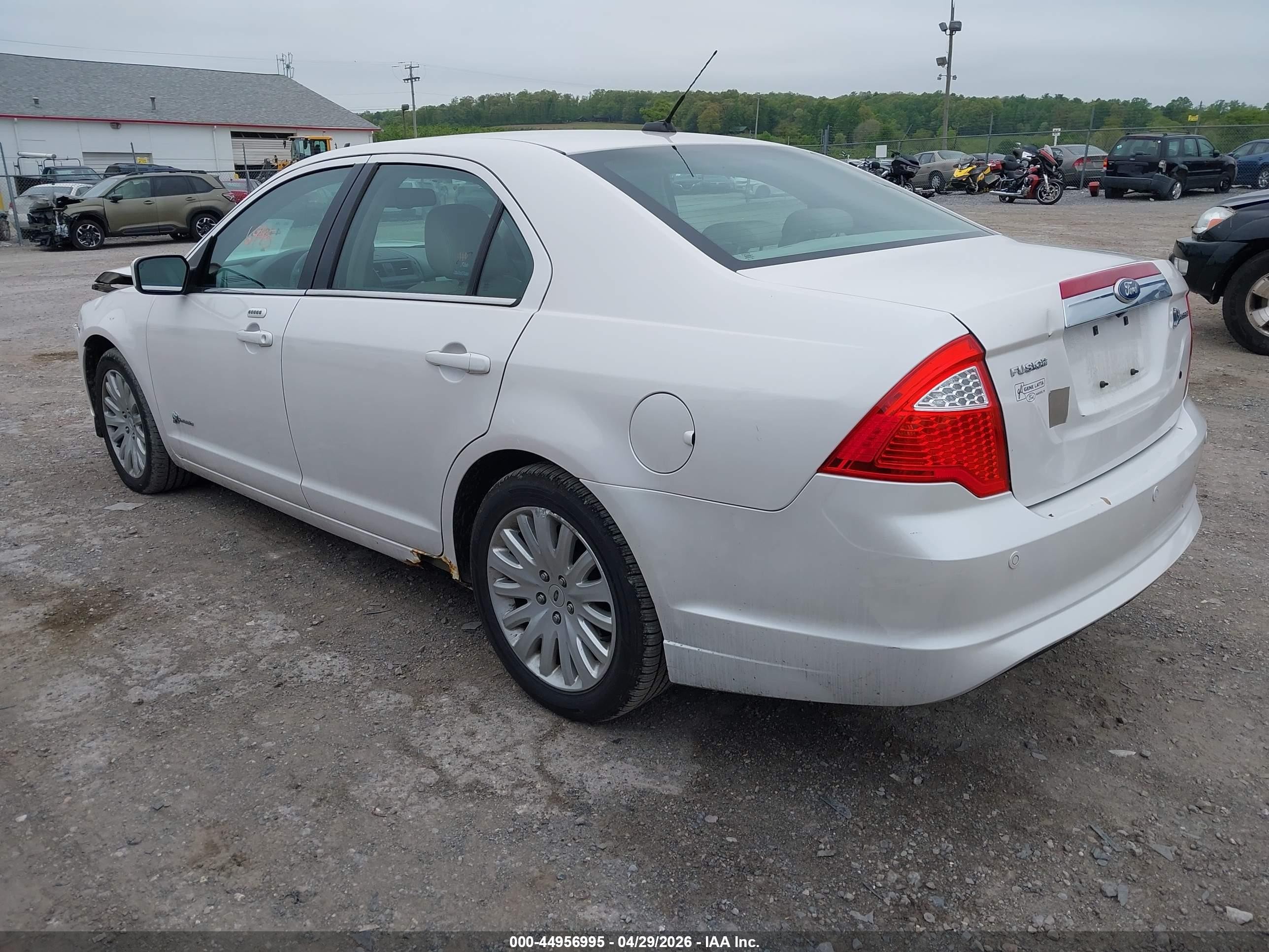 2010 Ford Fusion Hybrid   White vin: 3FADP0L38AR375659